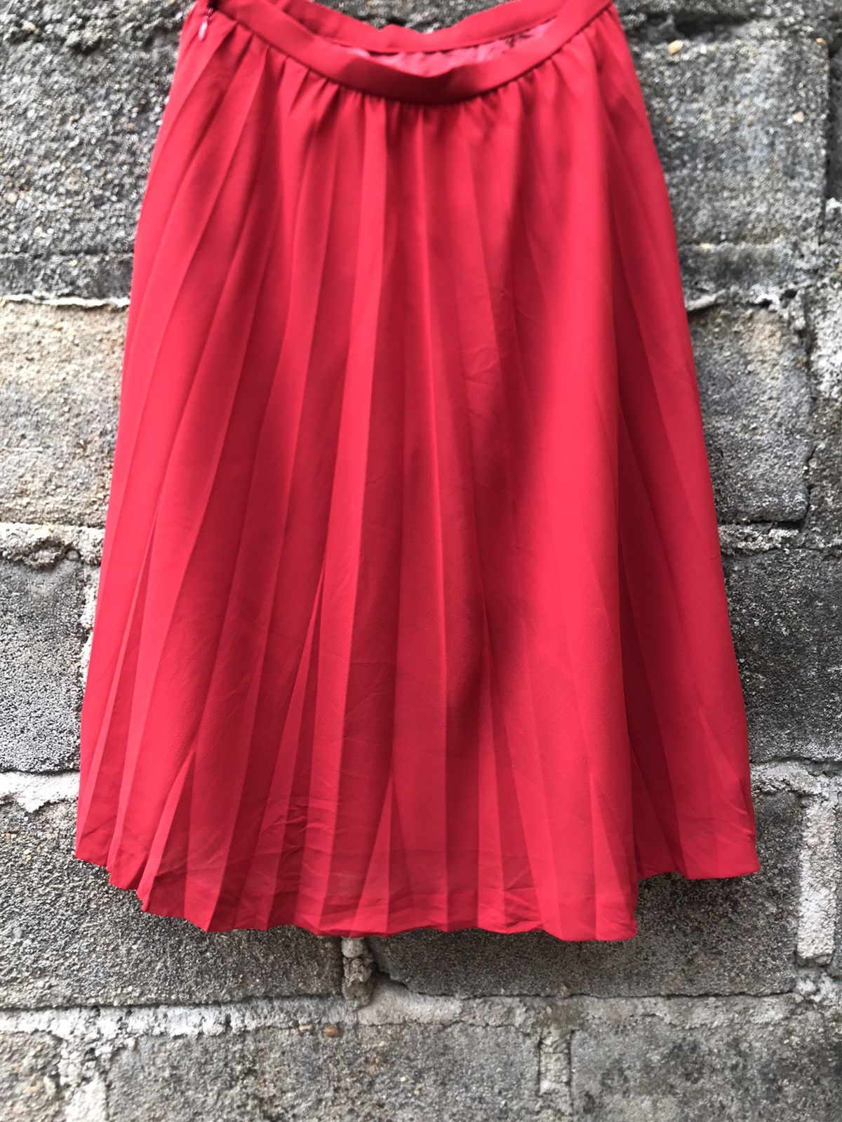 Lanvin × Vintage Luxury Lanvin Red Pleated Midi Skirt- W 26 Size 26" / US 2 / IT 38 - 3 Thumbnail
