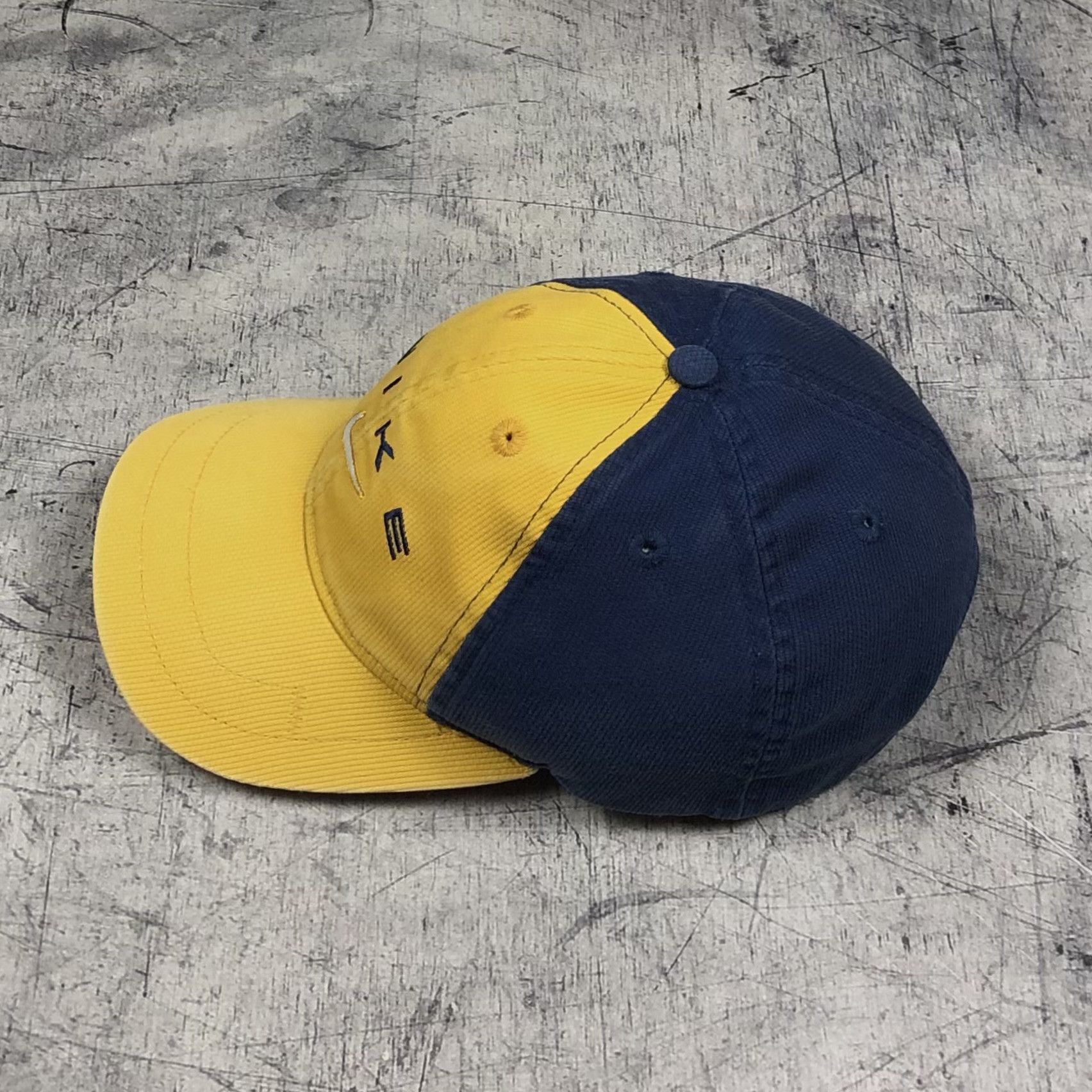 Nike Rare 90s Nike Centre logo Double Colour Vintage Cap Size ONE SIZE - 4 Thumbnail