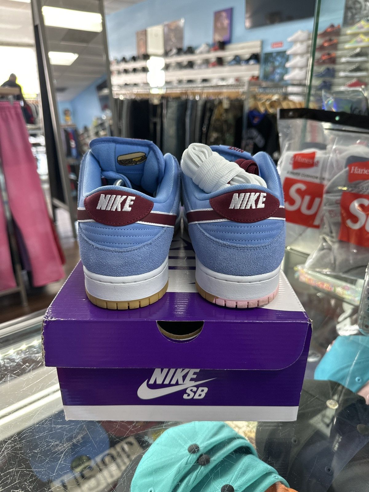 Nike SB Nike SB Dunk Low Phillies Size US 12 / EU 45 - 4 Thumbnail