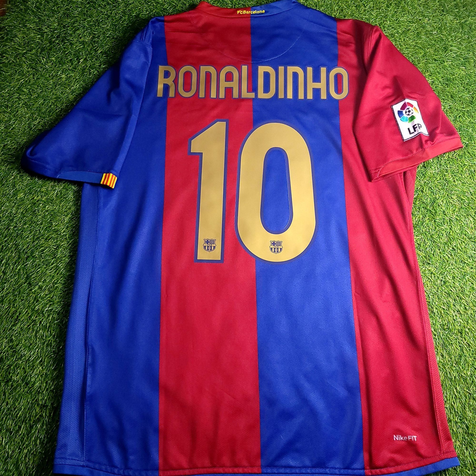 Nike Ronaldinho Barcelona 2006 2007 Soccer Jersey L Size US L / EU 52-54 / 3 - 1 Thumbnail