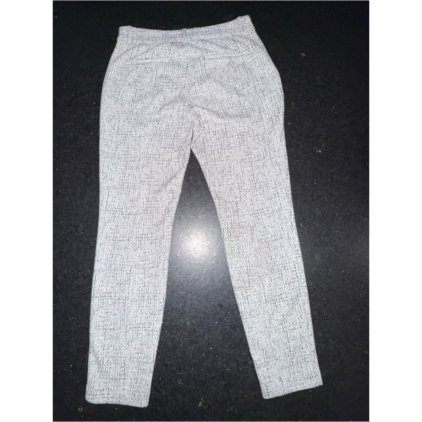Express EXPRESS COLUMNIST ANKLE BLACK WHITE TEXTURED PRINT PANTS 8 Size 30" / US 8 / IT 44 - 4 Thumbnail