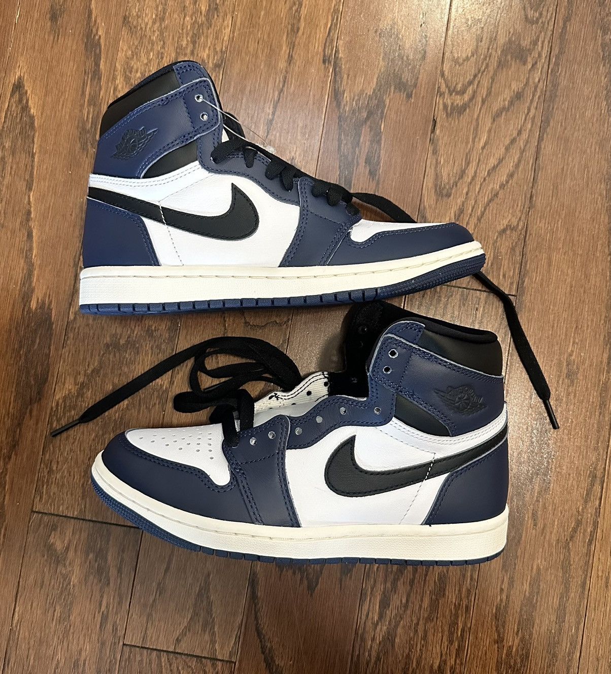 Jordan Brand Air Jordan 1 Retro OG Midnight Navy Size US 5 / EU 37 - 2 Thumbnail