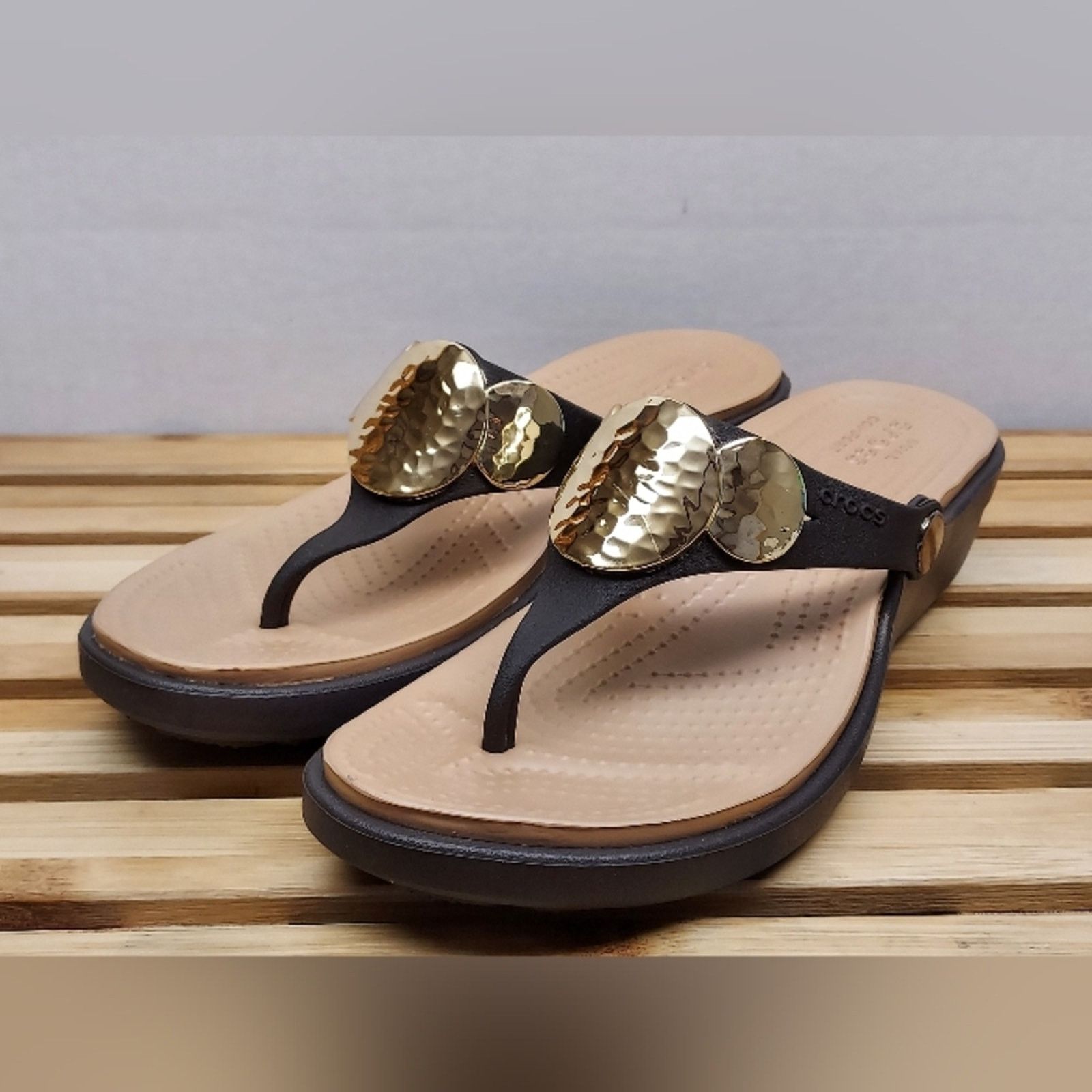 Crocs Crocs Womens Brown/Gold Sanrah Wedge Sandals Size 7 Size US 7 / IT 37 - 1 Thumbnail