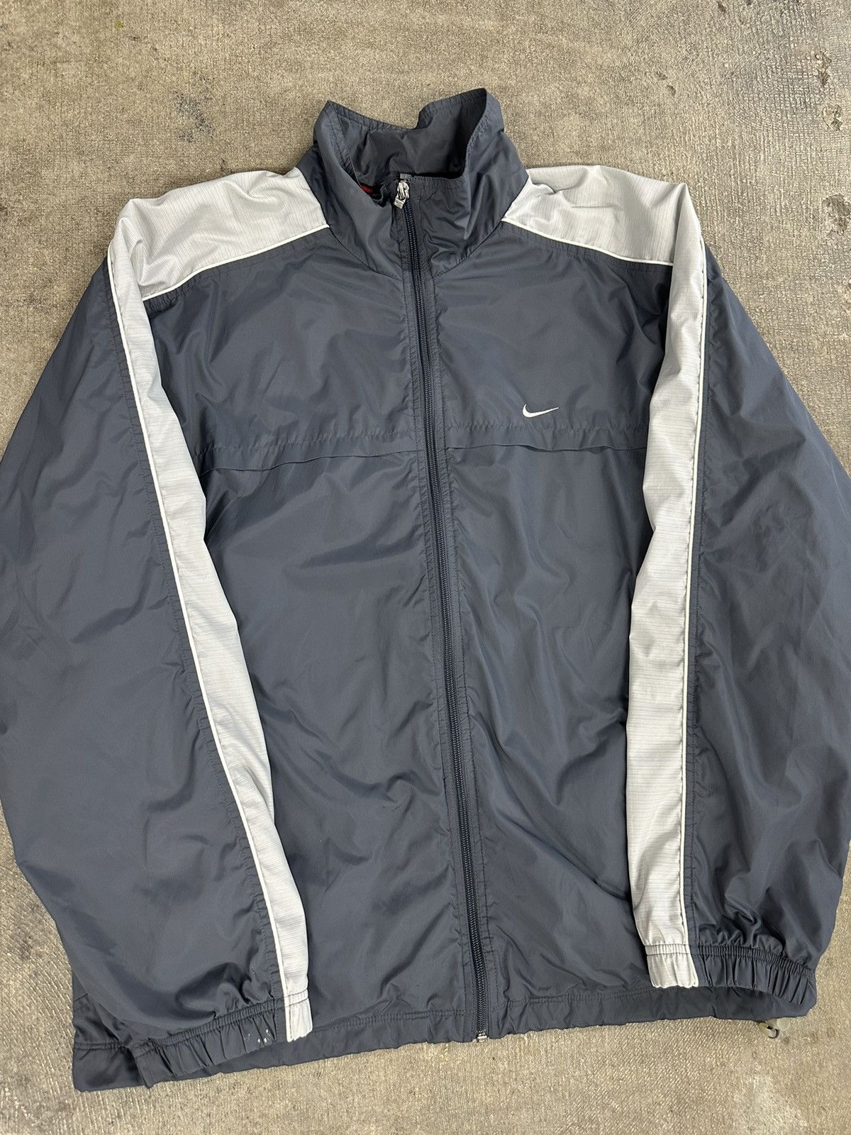 Nike × Vintage Vintage Y2K 00s Nike Silver Zip Up Windbreaker Size US L / EU 52-54 / 3 - 3 Thumbnail