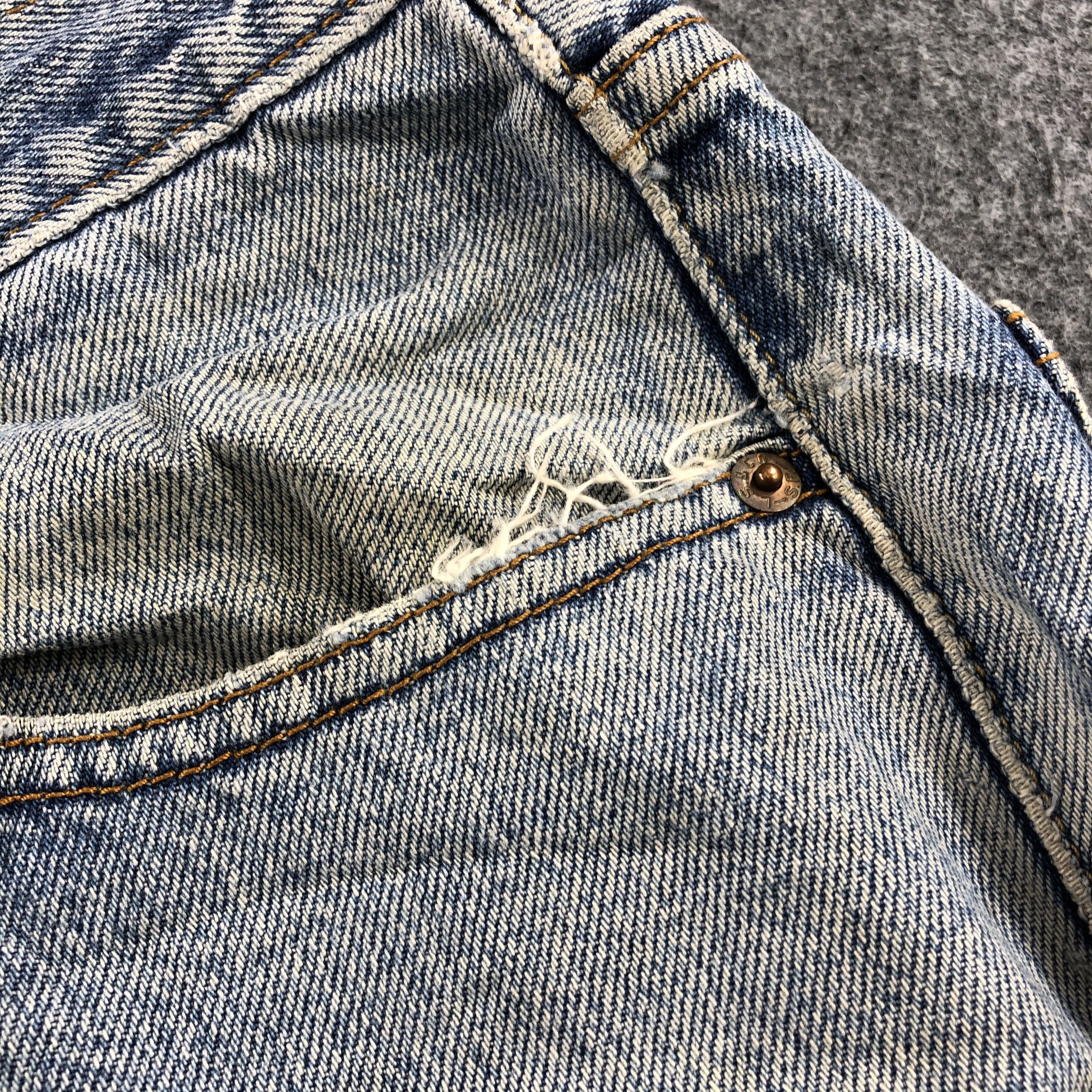 Levi's Vintage Light Wash Levis 505 Jeans-J2048 Size US 35 - 11 Thumbnail