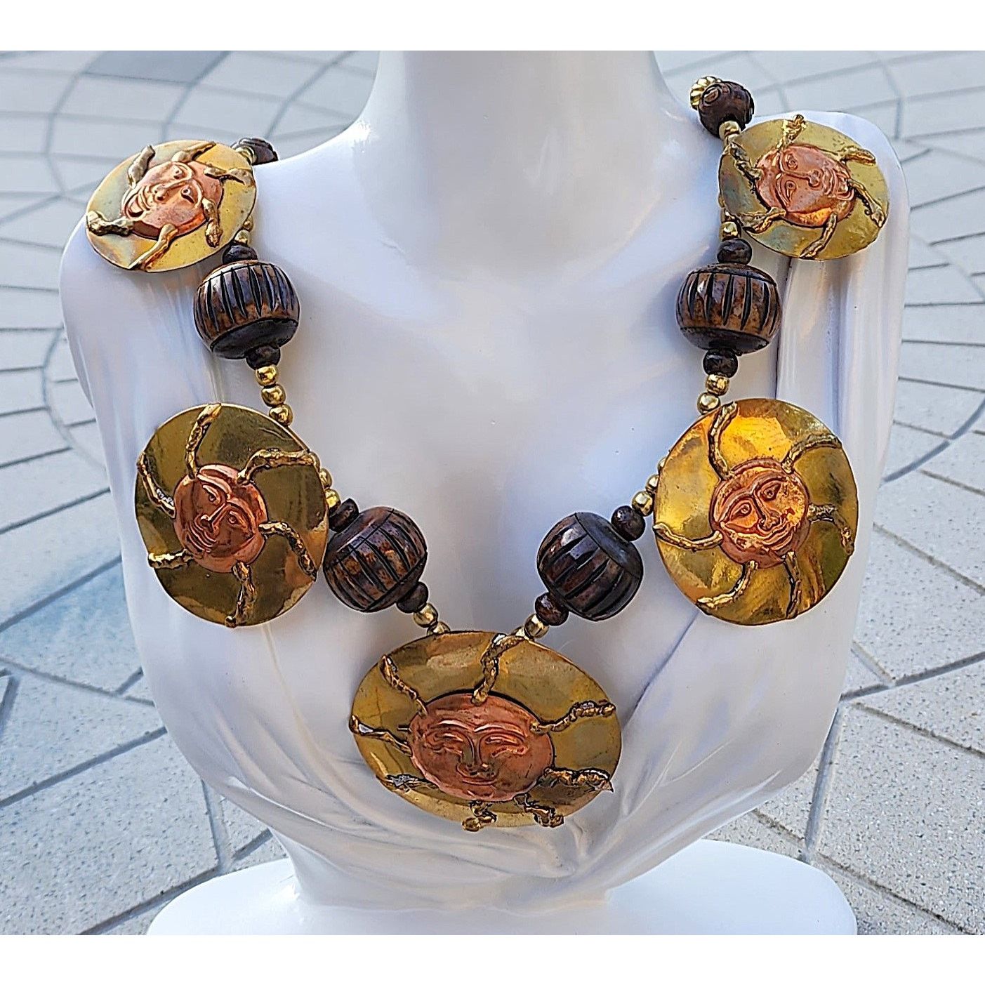Vintage Artisan Contrast Brass Sun Disc Wood Bead Welded Necklace Size ONE SIZE - 11 Thumbnail