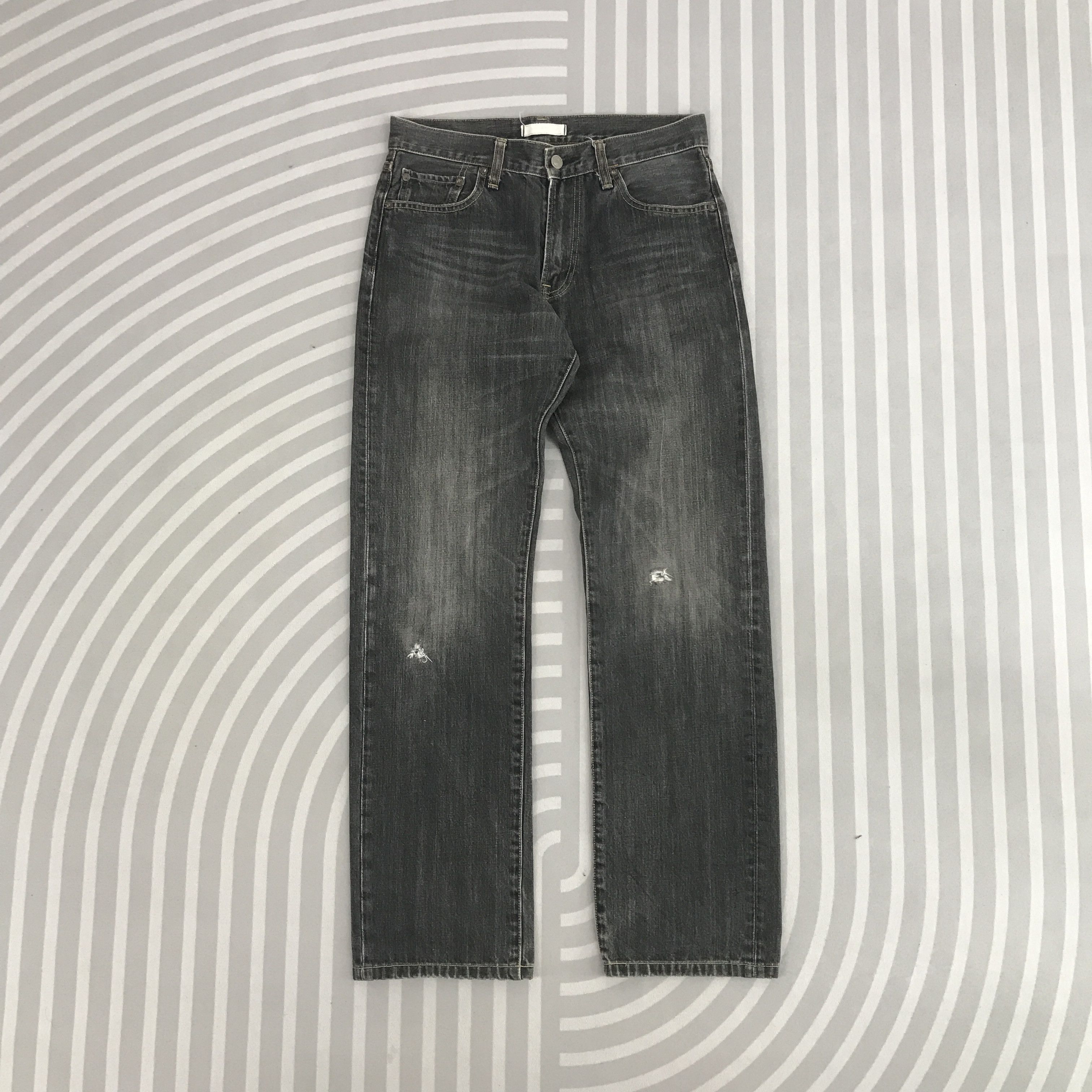 Uniqlo Japan Uniqlo Black faded Distressed Denim jeans pants Size US 29 - 1 Thumbnail