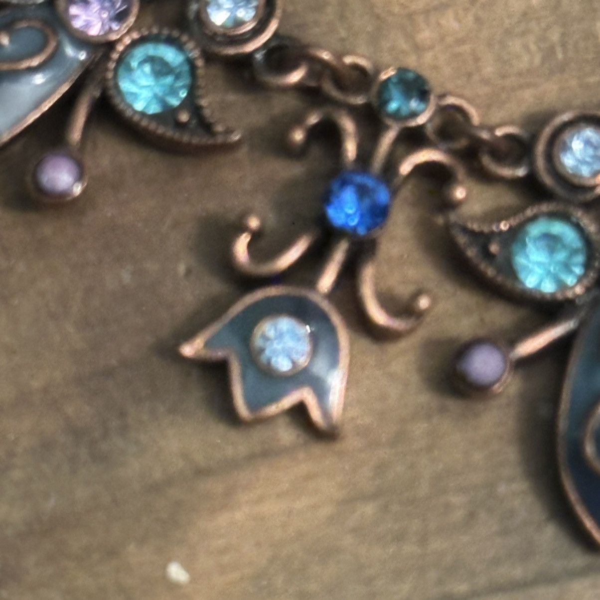 Other Avon NR bronze tone tulips and bees rhinestone necklace Size ONE SIZE - 5 Thumbnail