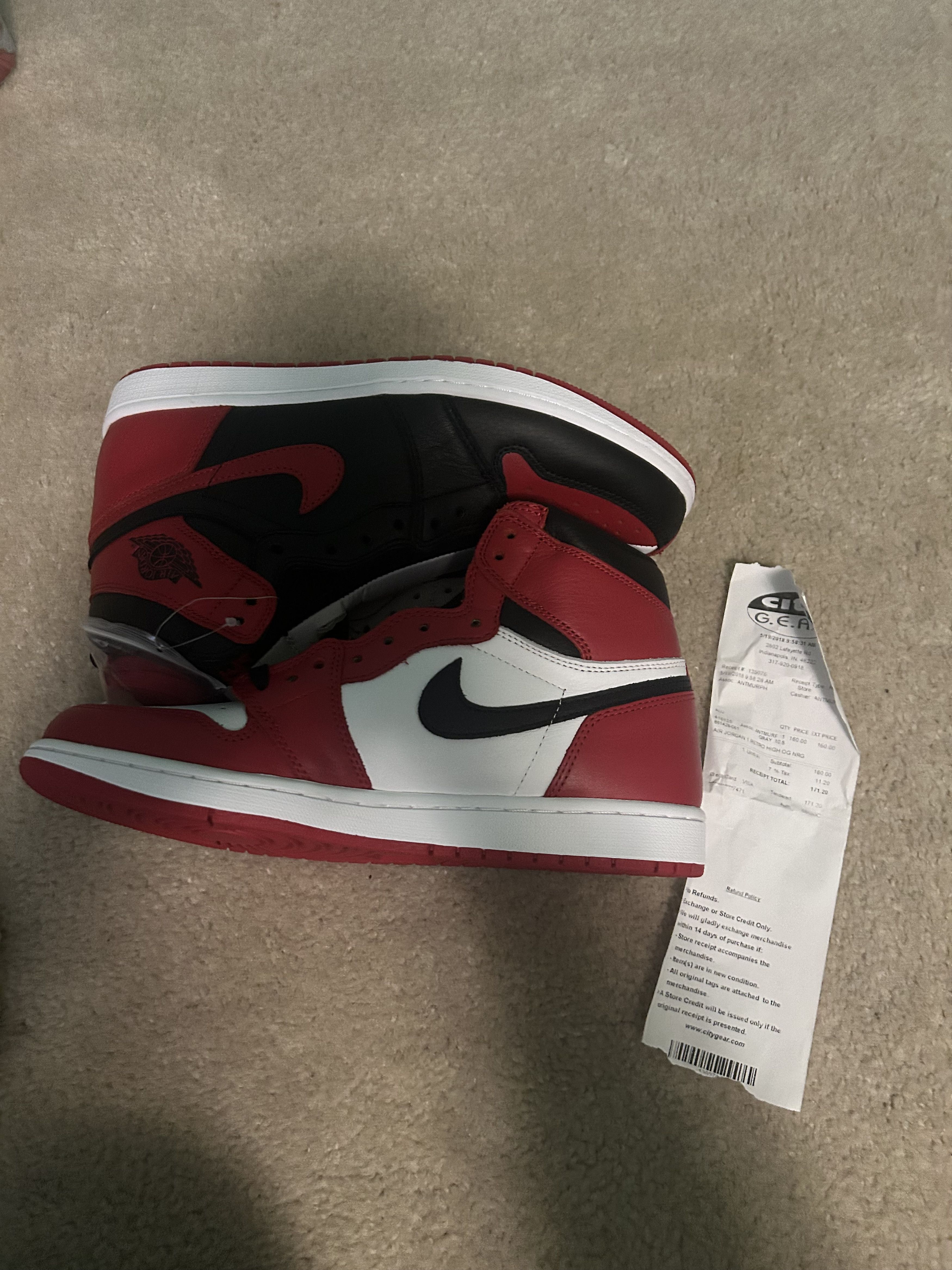 Jordan Brand Air Jordan 1 Retro High "Homage to Home" (2018) – Deadstock Size US 10.5 / EU 43-44 - 4 Thumbnail