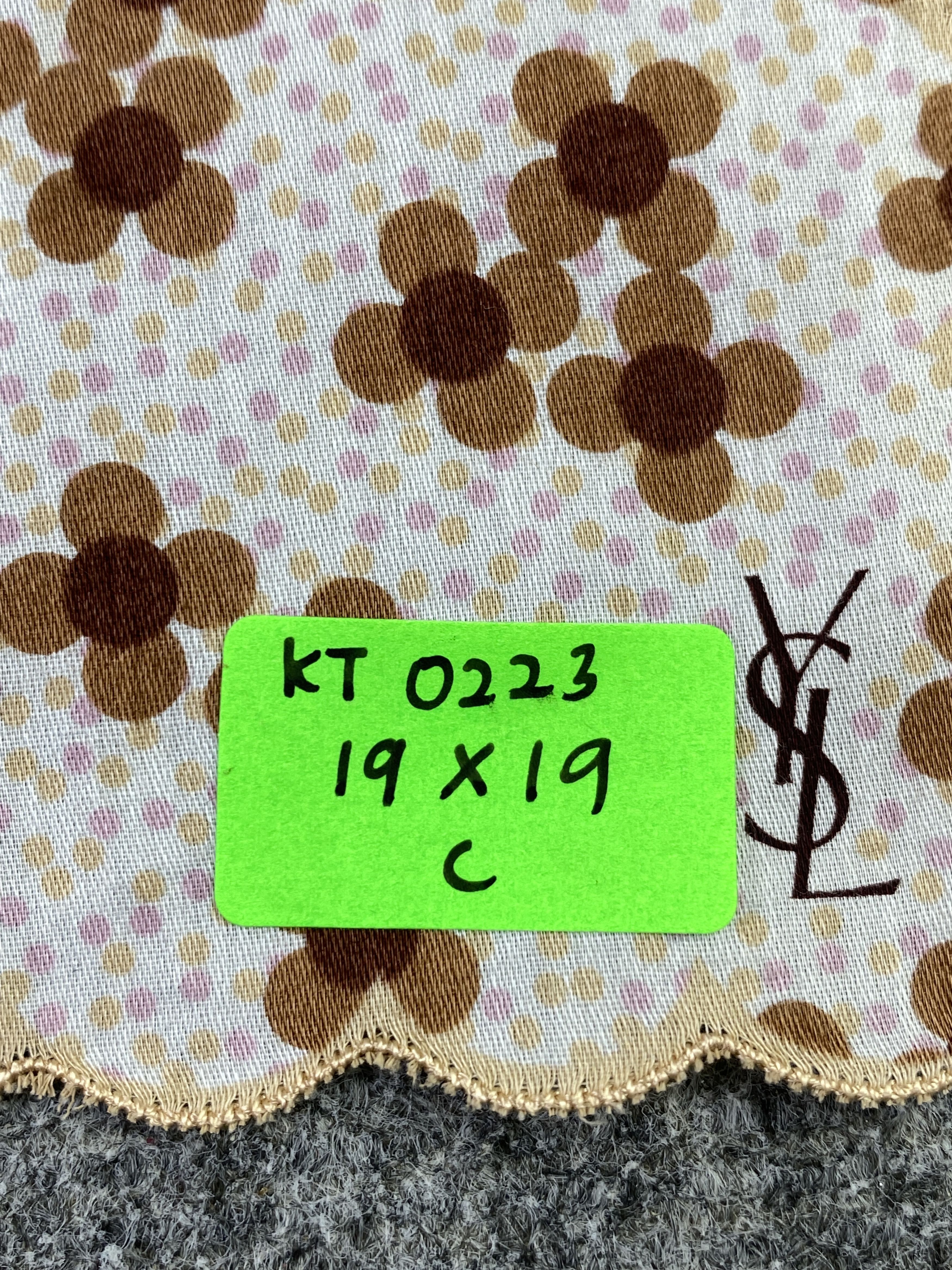 Yves Saint Laurent Yves Saint Laurent Handkerchief / Neckerchief KT0223 Size ONE SIZE - 9 Thumbnail