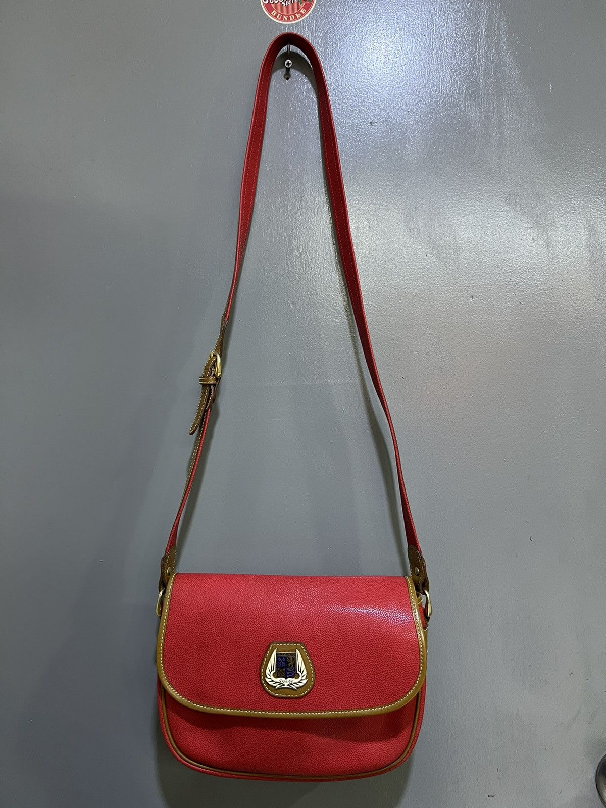Lancel × Leather × Vintage Vintage Lancel sling bag( good as new) Size ONE SIZE - 6 Thumbnail