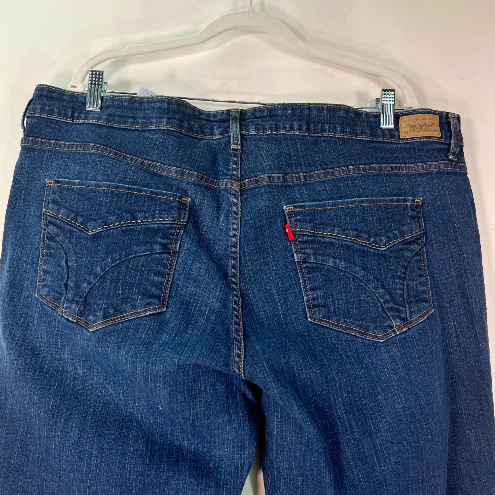 Levi's Levi's Womens Capri Jeans Denim Blue Regular Size 24 5-Pocket Belts Loops Belt Loops Pockets Capri Style Size 30" / US 8 / IT 44 - 4 Thumbnail