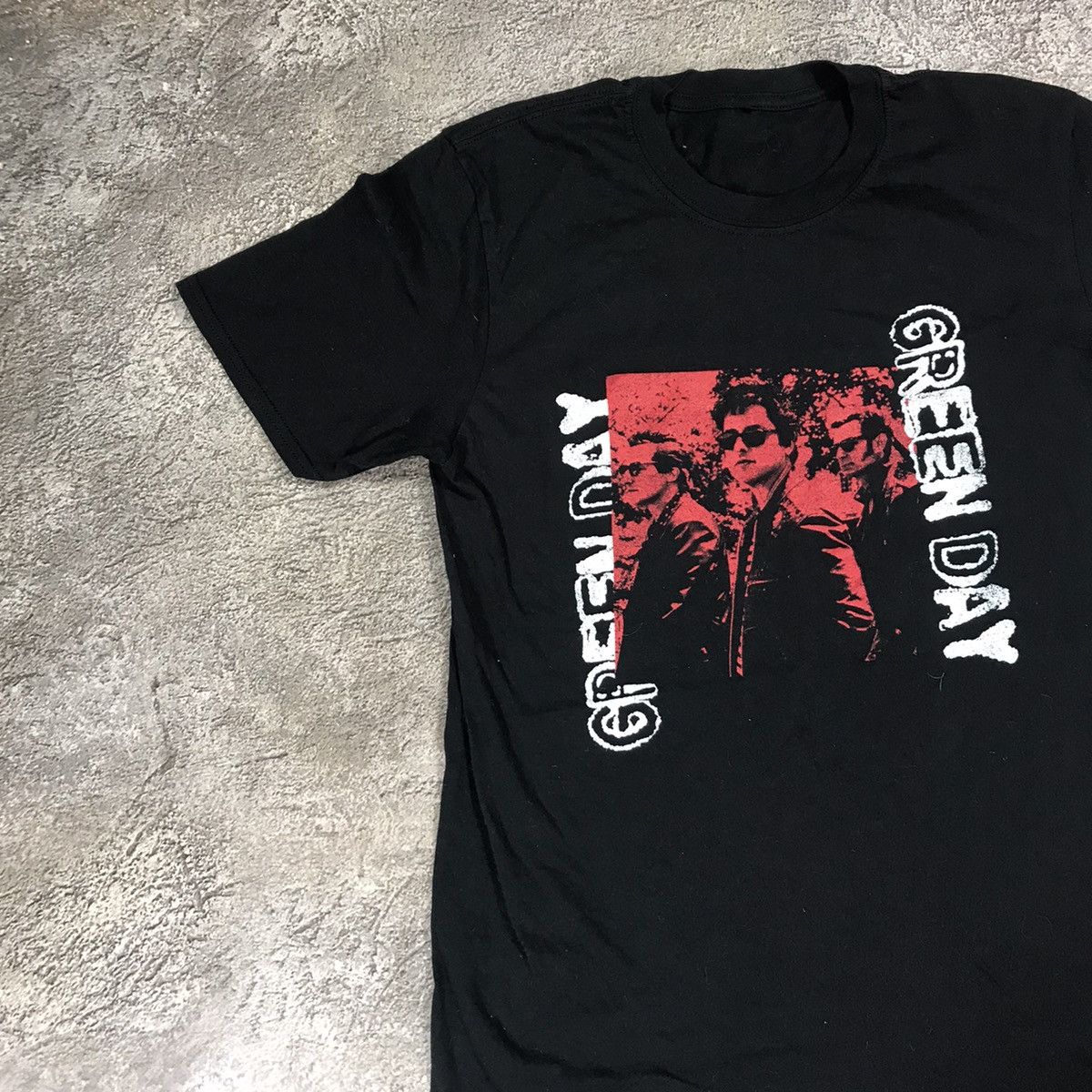 Band Tees VINTAGE Y2K BAND TEE GREEN DAY TEE ROCK STREETWEAR Size US M / EU 48-50 / 2 - 3 Thumbnail
