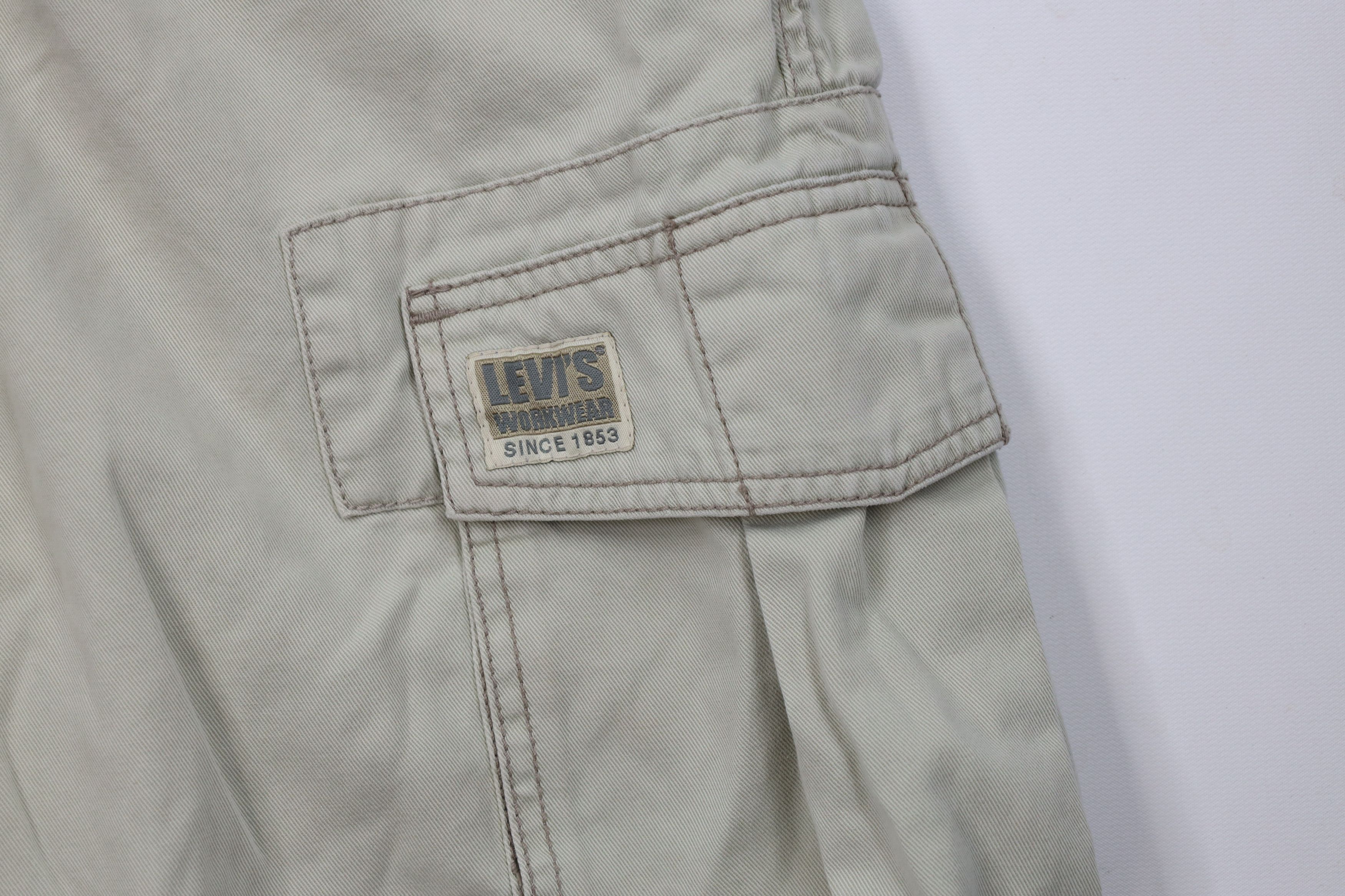 Levi's Vintage Y2K 2006 Levis Baggy Fit Cargo Shorts Beige Cotton Size US 36 / EU 52 - 5 Thumbnail