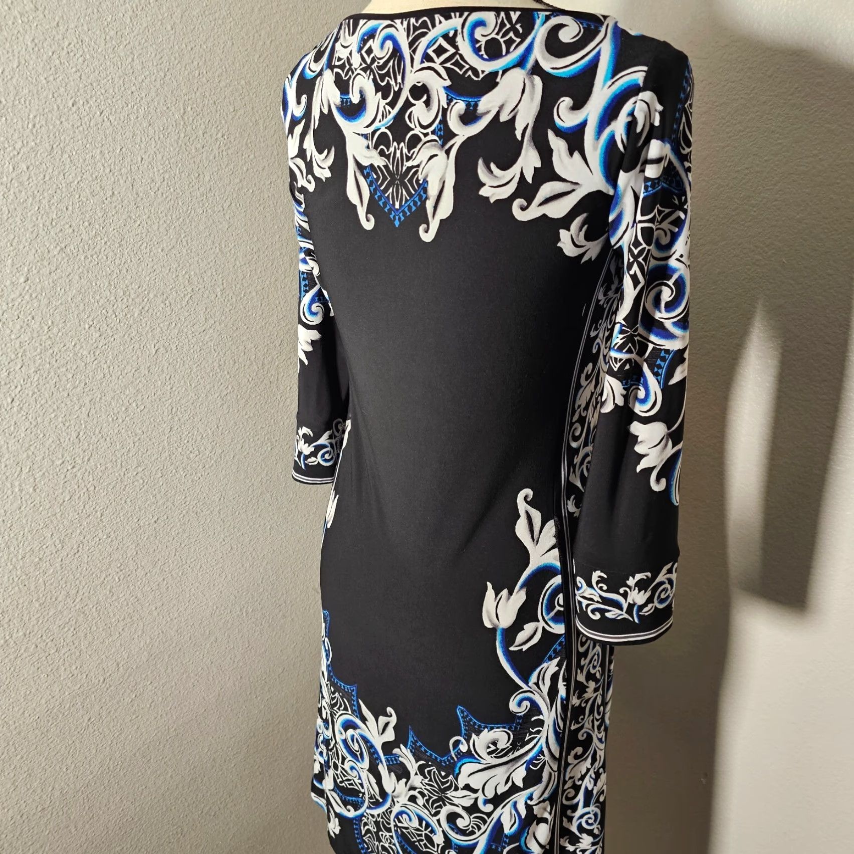 White House Black Market WHBM Women's Dress XS Black Floral Career Mini Sheath Long Sleeve Boat Neck Size XS / US 0-2 / IT 36-38 - 4 Thumbnail