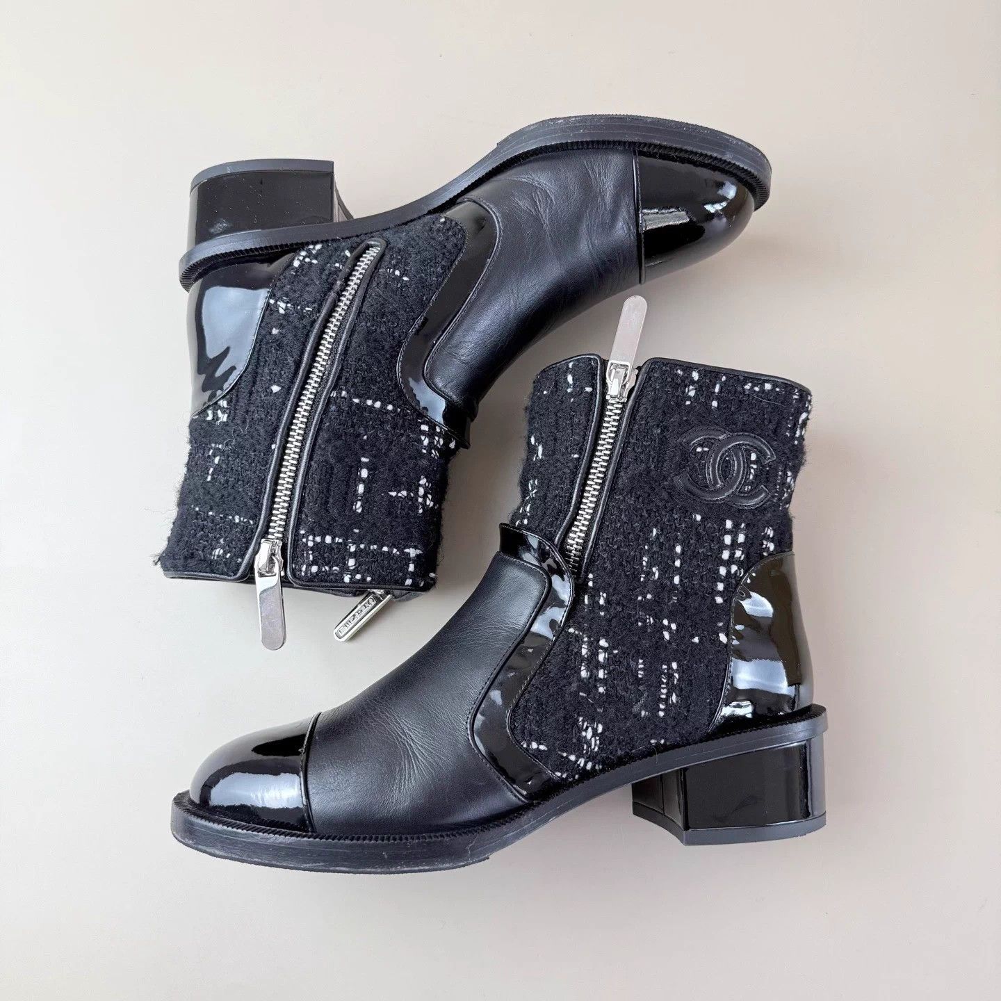 Chanel CHANEL Woven CC Black Short Boots 35.5 EUR MINT Size US 4.5 / IT 34.5 - 6 Thumbnail