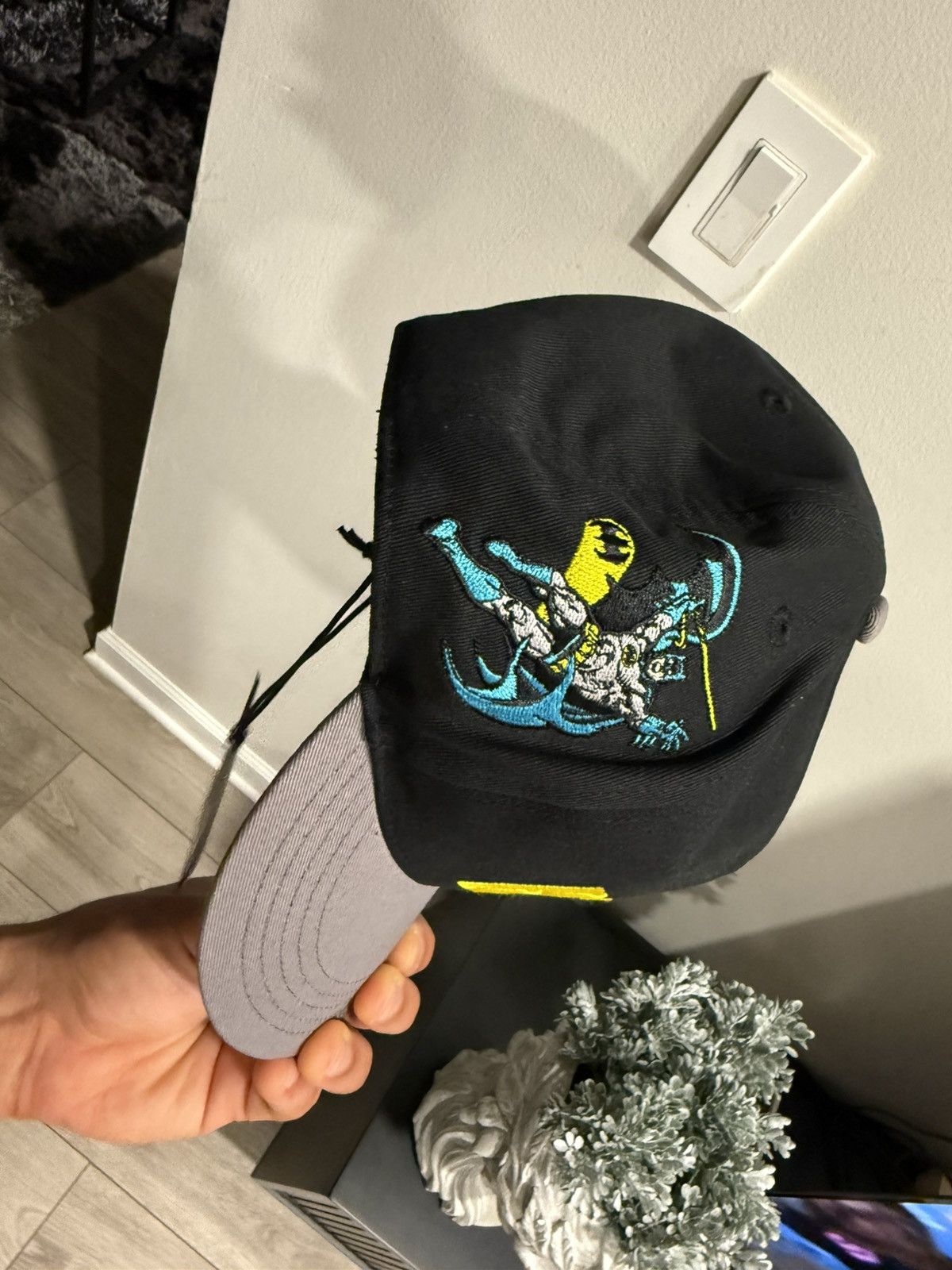 Kith Kith x Batman Twill Two Tone Pinch Crown Snapback Cap Size ONE SIZE - 8 Thumbnail