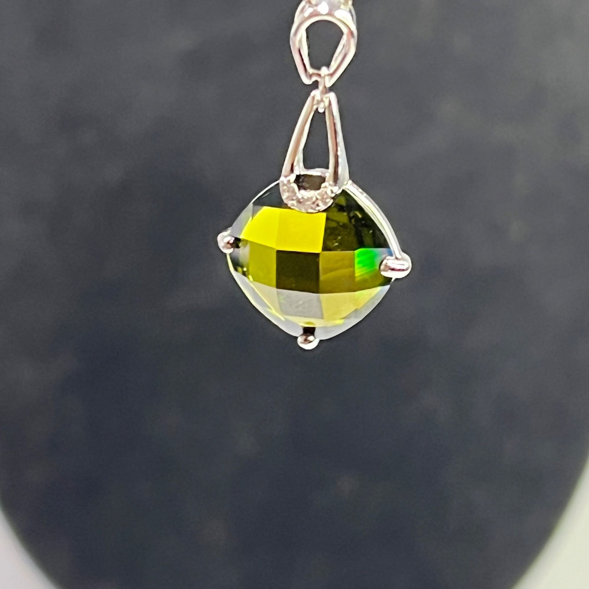 Designer Silver Women's Choker 16" Necklace, Green Faceted Pendant Size ONE SIZE - 5 Thumbnail