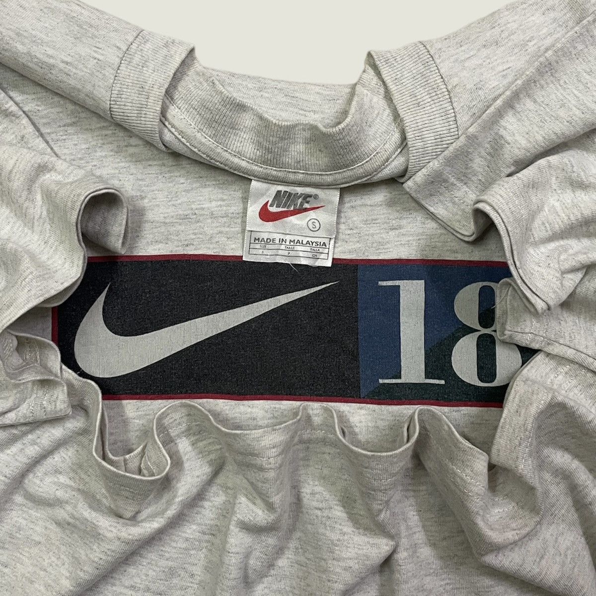 Le Grande Bleu (L.G.B.) Vintage Y2K OG Logo’s Nike Box Logo With Number 18 Size US M / EU 48-50 / 2 - 4 Thumbnail