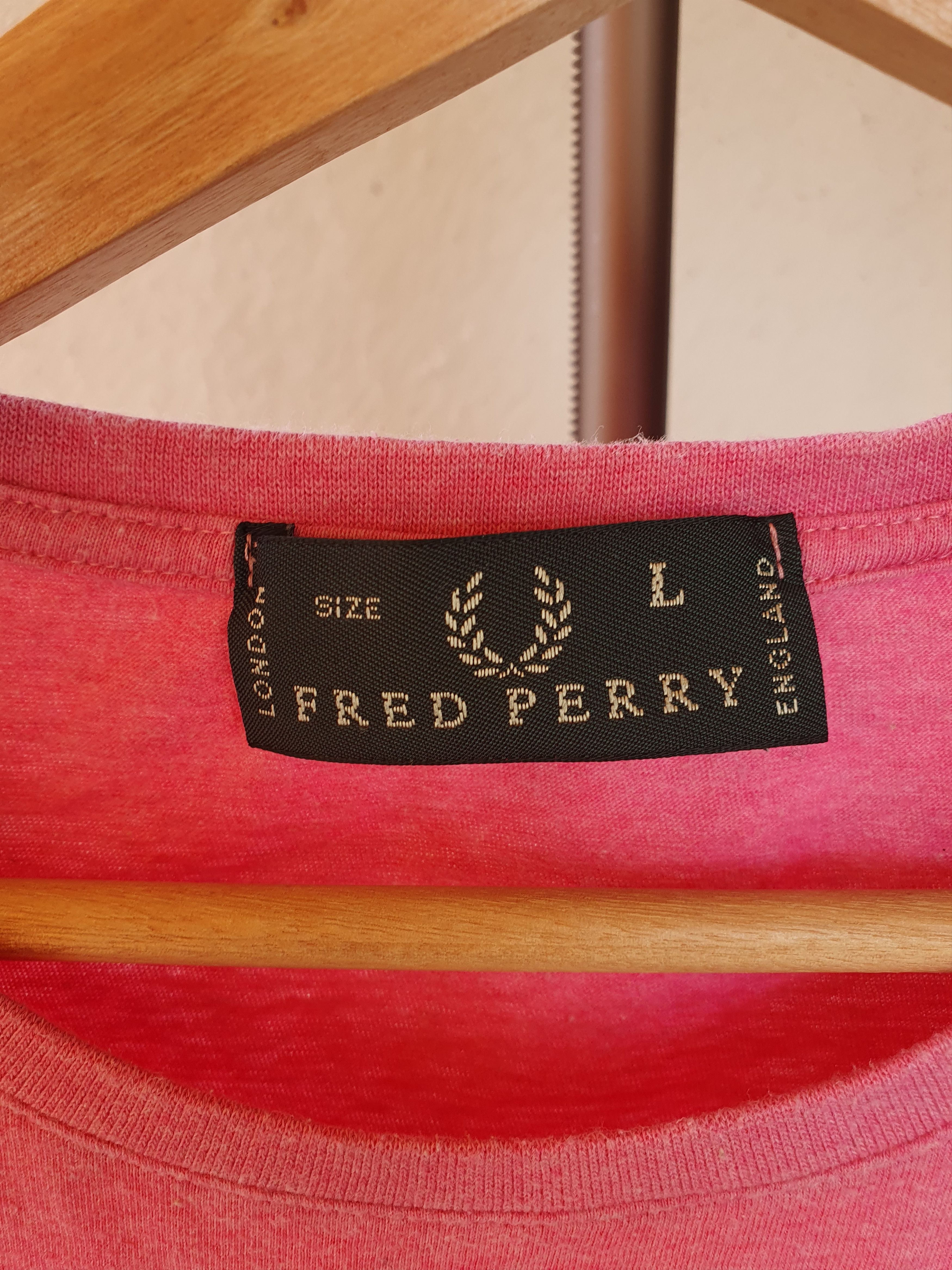 Fred Perry Fred Perry Big Spell Out Pink Unisex Made in Italy tee L Size US L / EU 52-54 / 3 - 3 Thumbnail