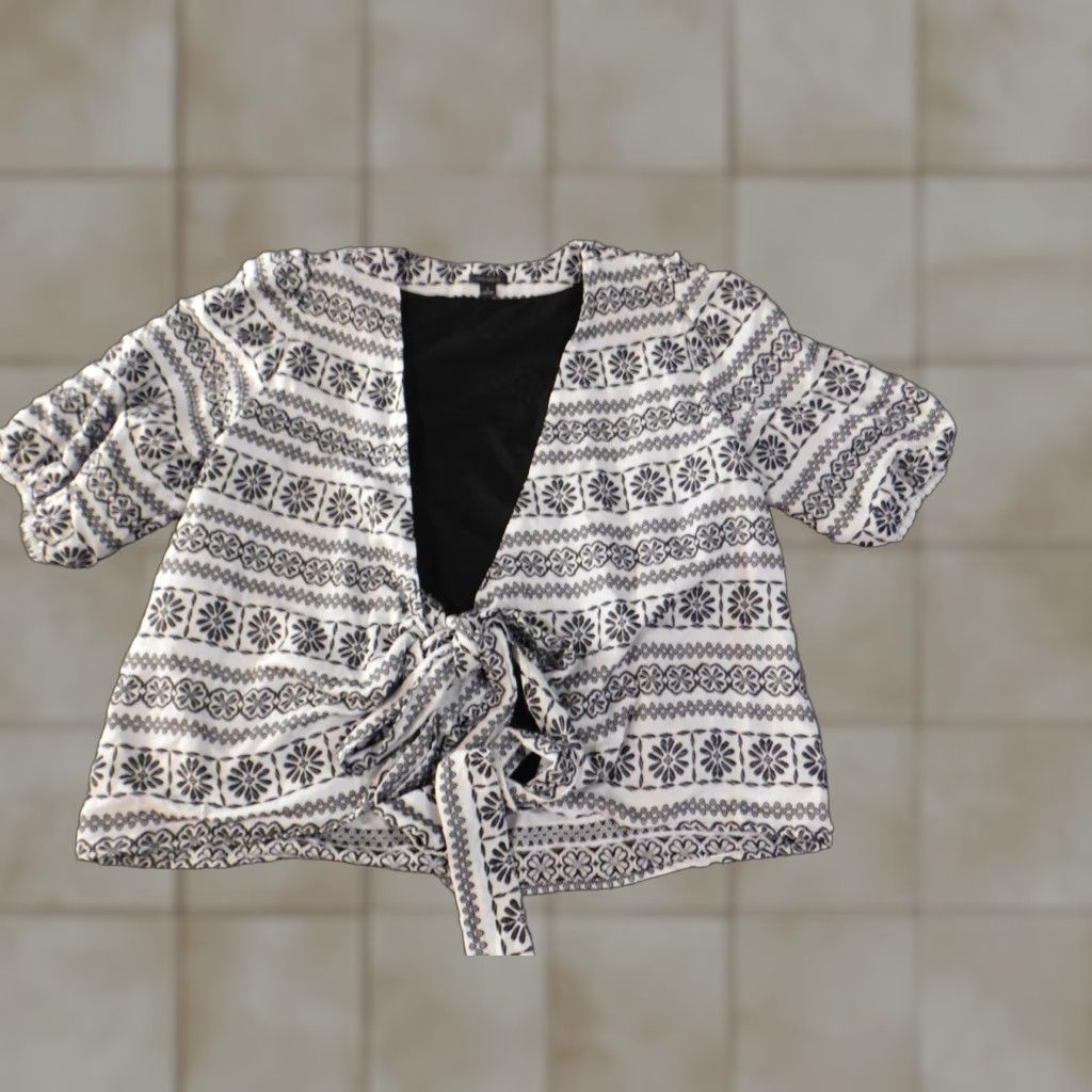 Ann Taylor Ann Taylor Loft Blouse Shirt Womens Medium White Geometric Tie Round Neck Short Sleeve Lined Cotton Rayon Casual Size M / US 6-8 / IT 42-44 - 1 Thumbnail