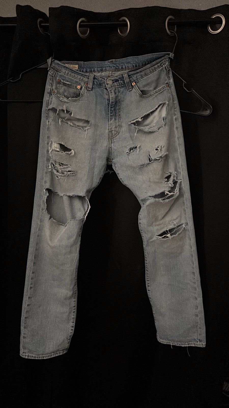 90s vintage distressed light blue 505 Levi’s