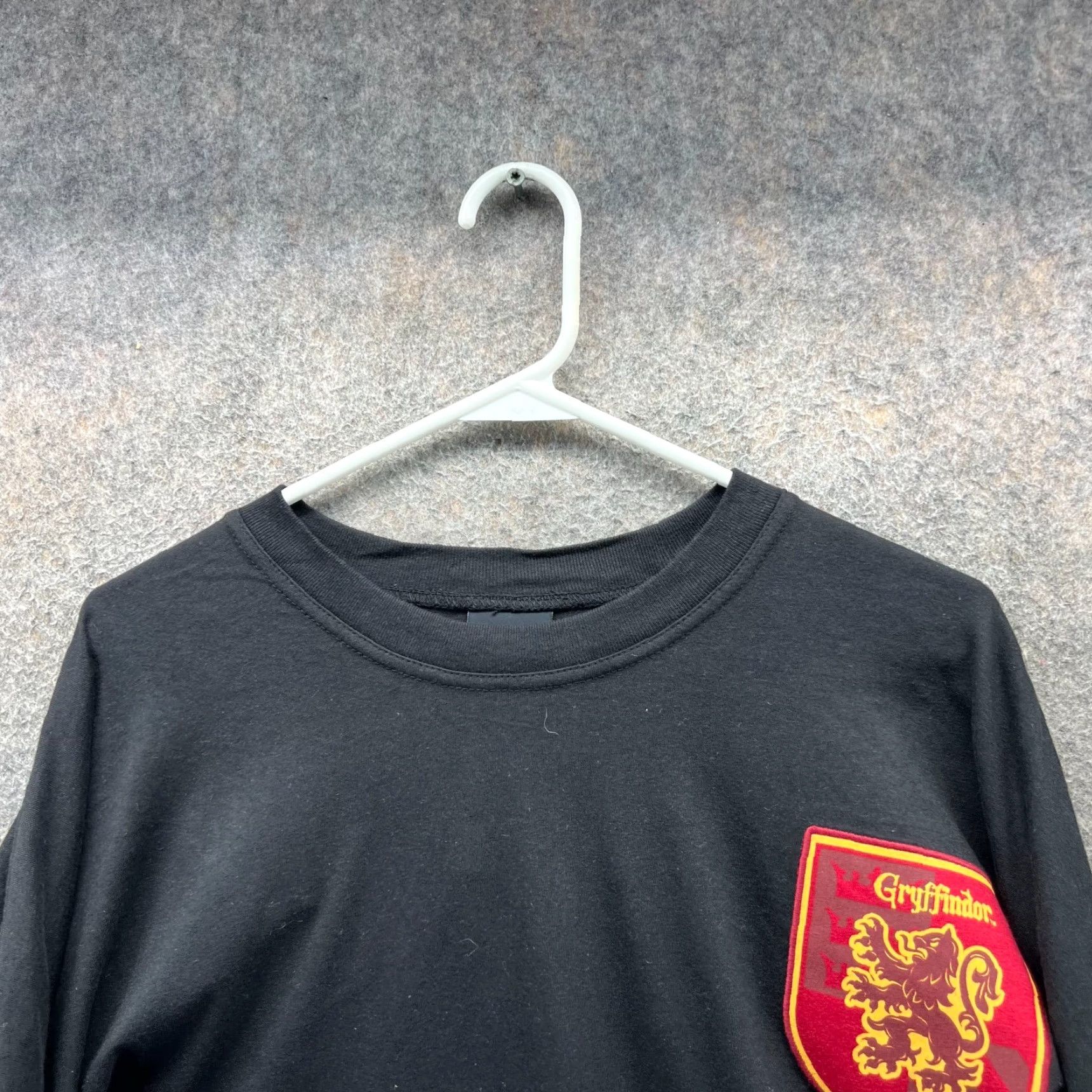 Vintage Gryffindor Shirt Mens Medium Red Black Harry Potter Hogwarts Universal Studios Size US M / EU 48-50 / 2 - 3 Thumbnail