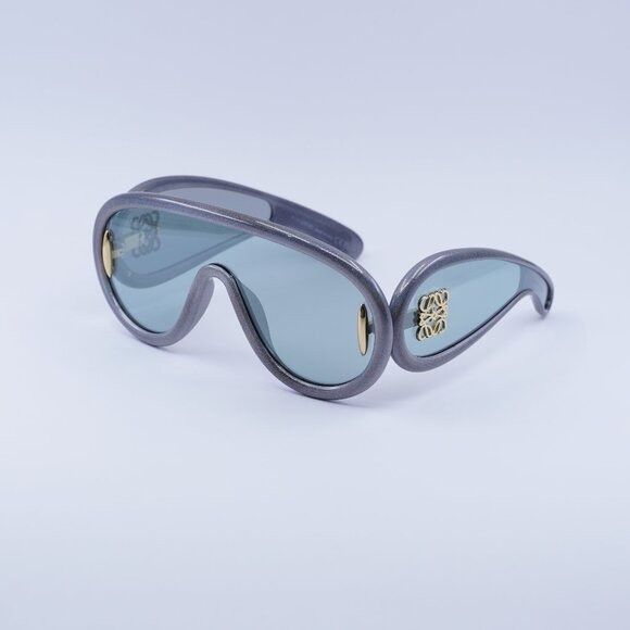 Loewe LW40033I 05X Rectangle Sunglasses – Pearlescent/Grey Mirror Loewe Loewe LW40033I 05X Sunglasses Pearlescent Rectangle  main image 3