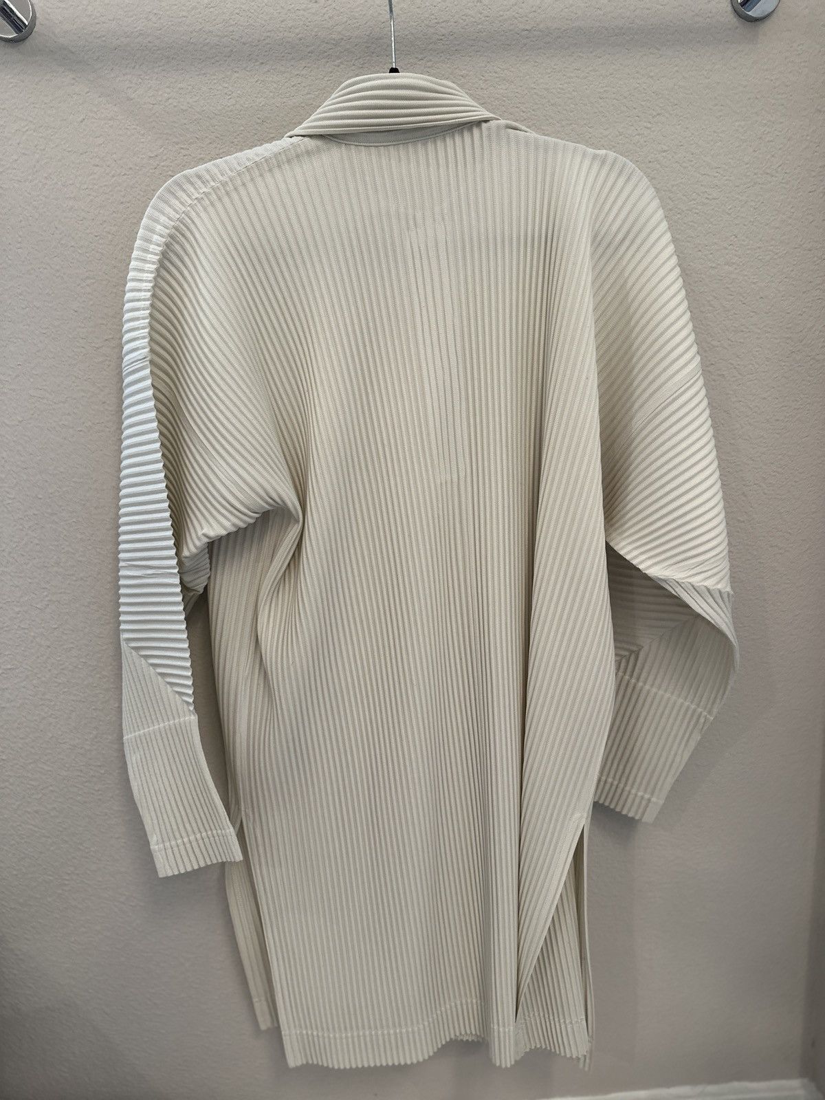 Homme Plisse Issey Miyake Ivory Monthly Color March Coat Size US L / EU 52-54 / 3 - 11 Thumbnail