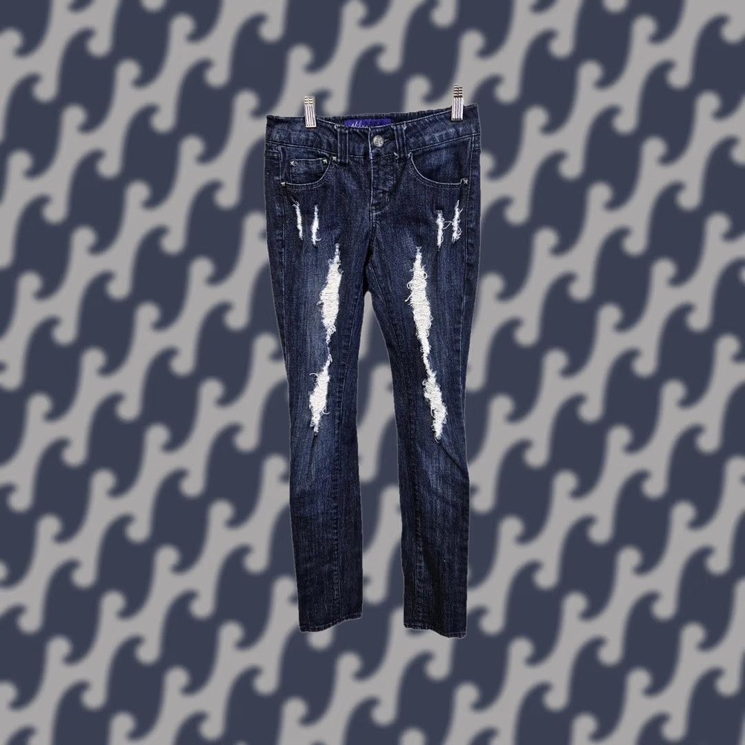 Denime Miley Cyrus Jeans MAX AZRIA Distressed Dark Denim Skinny Size 3 Juniors Blue Shredded Ripped Slimming 5-Pocket Denim Wear Women Girls? Size 26" / US 2 / IT 38 - 1 Thumbnail