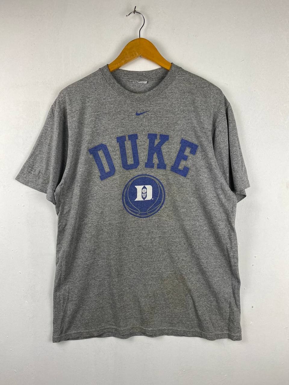Nike vintage nike duke centre swoosh nice design Size US L / EU 52-54 / 3 - 1 Thumbnail