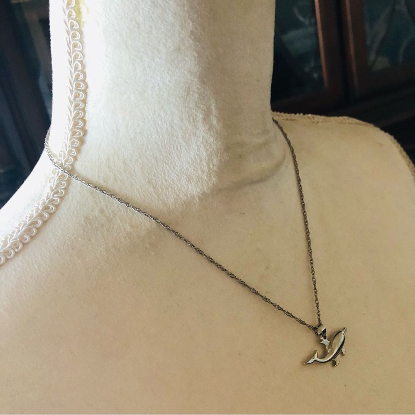 Vintage Vintage swimming dolphin pendant on chain necklace Size ONE SIZE - 3 Thumbnail