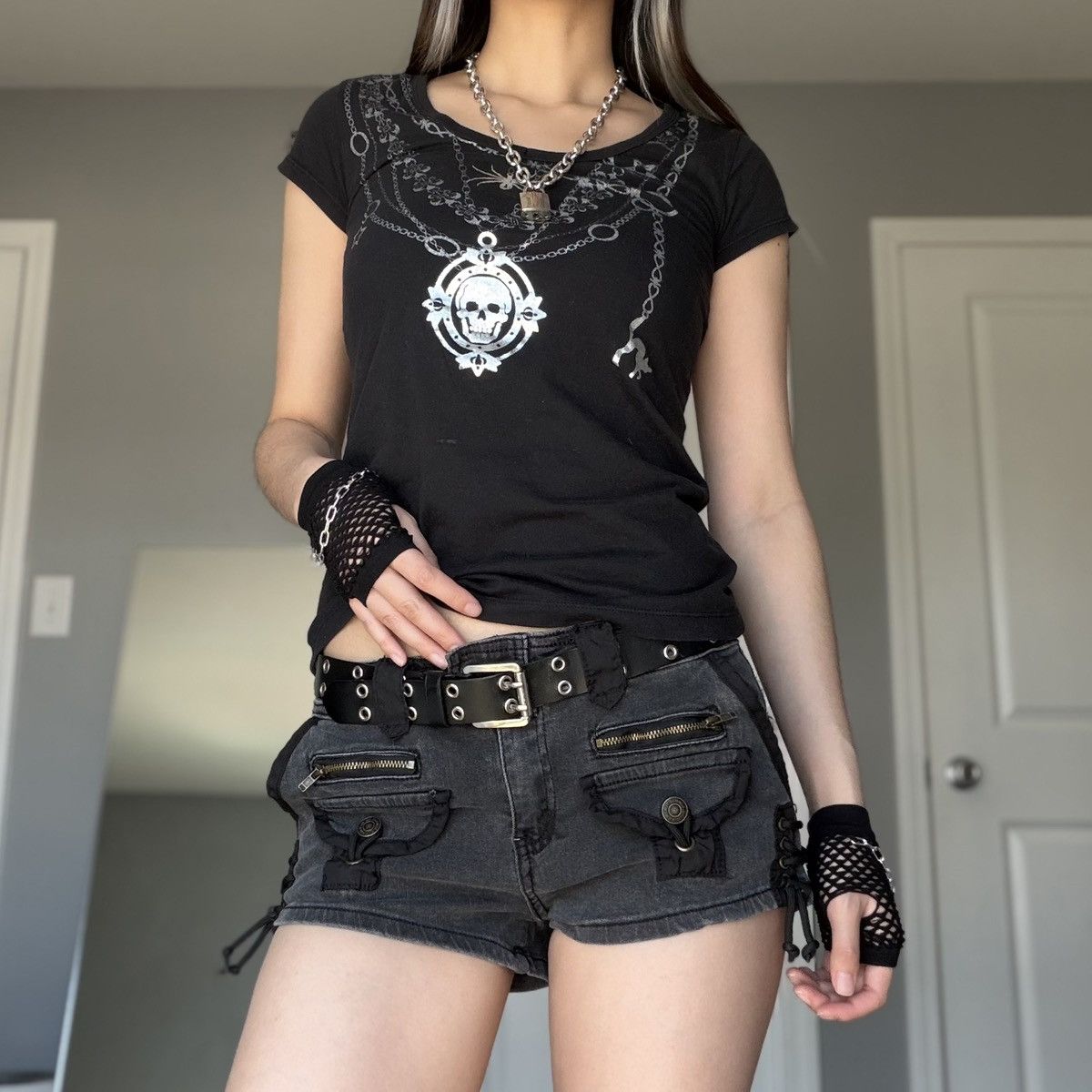 Other Y2K Emo Punk Black & Silver Graphic Layered Chains Baby Tee Size XS / US 0-2 / IT 36-38 - 5 Thumbnail
