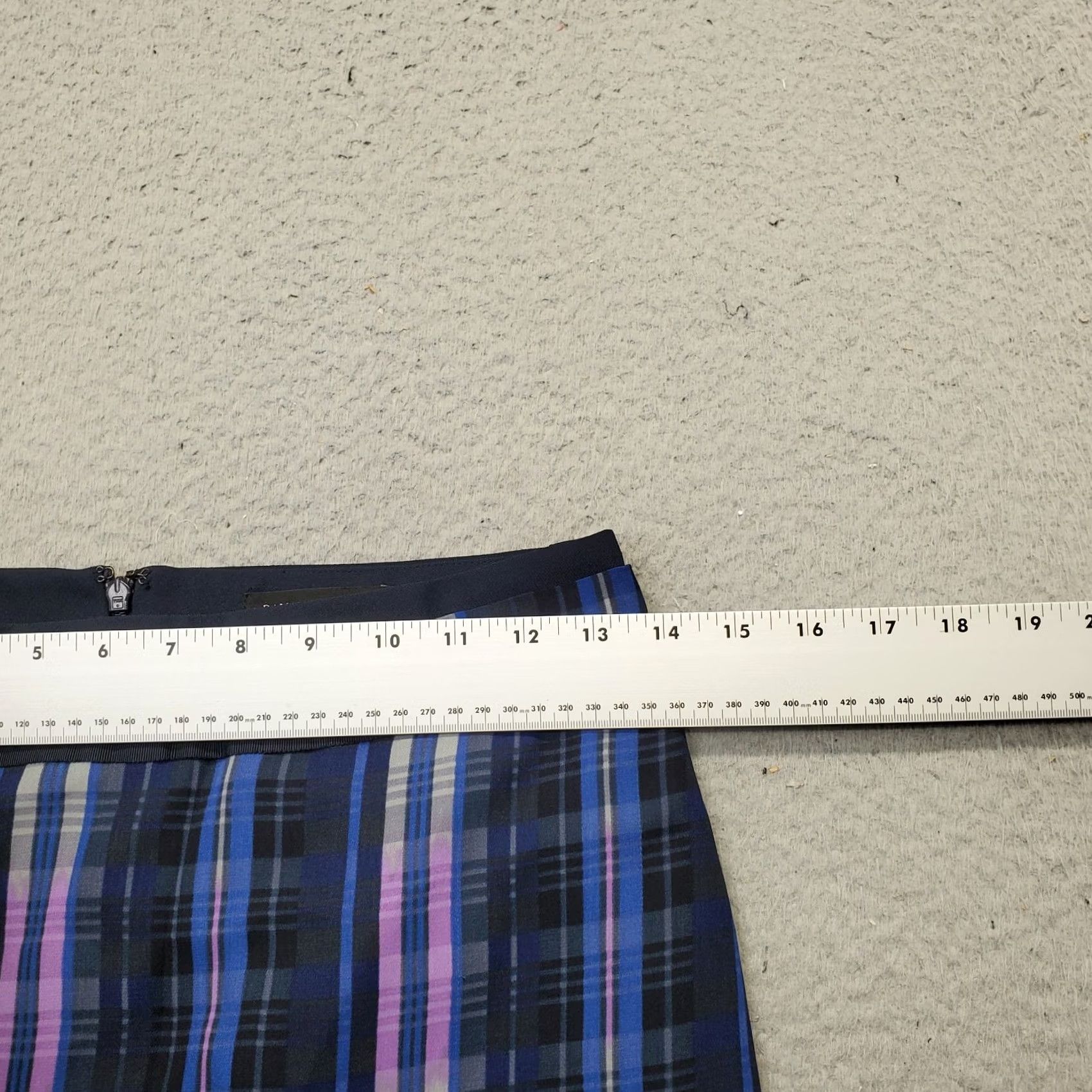 Banana Republic Banana Republic Skirt Womens Size 00P Multicolor Plaid Back Zip Straight & Pencil Short 21.5in 13.75in Pre-owned Mens? Size 24" / US 00 / IT 34 - 4 Thumbnail