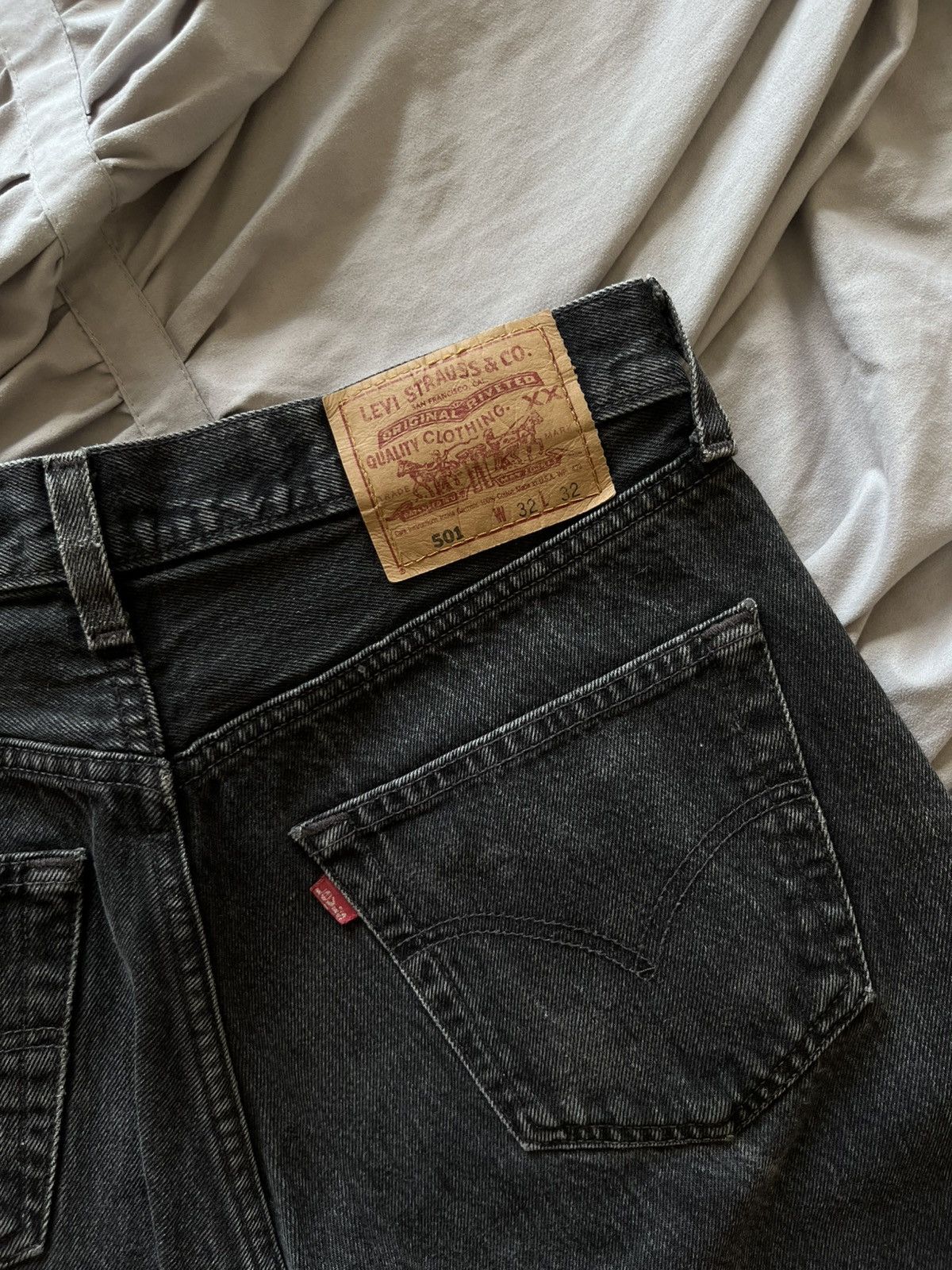 Levi's Vintage Clothing Vintage Levi’s 501 Denim Rare Faded Jeans Made in USA Size US 32 / EU 48 - 3 Thumbnail