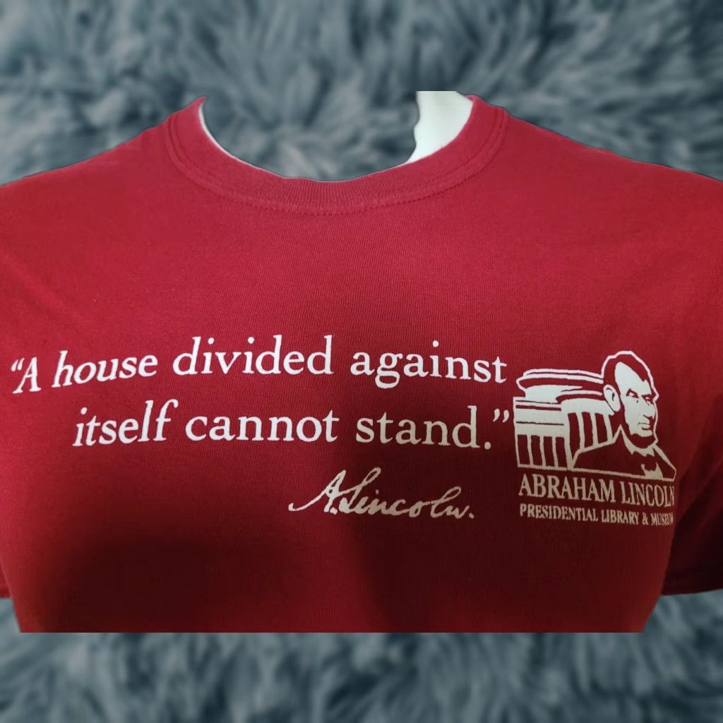 Vintage VINTAGE Abraham Lincoln Presidential Library A House Divided Quote T Shirt Large USA Size US L / EU 52-54 / 3 - 1 Thumbnail