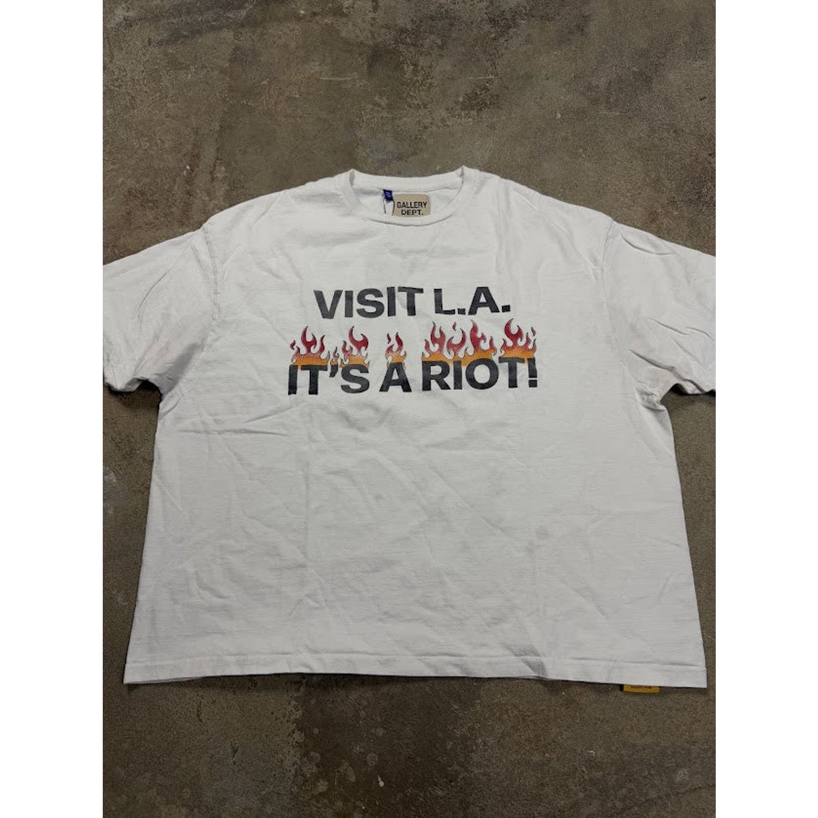 Pre-owned Gallery Dept. Tee White Its A Riot Used Xl