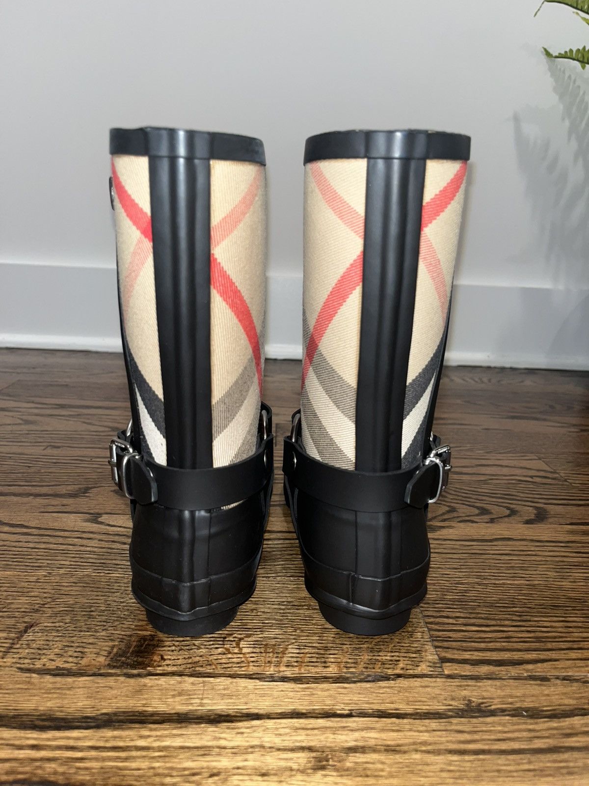 Burberry Burberry Strap Detail House Check Rubber Rain Boots Size US 5 / IT 35 - 10 Thumbnail