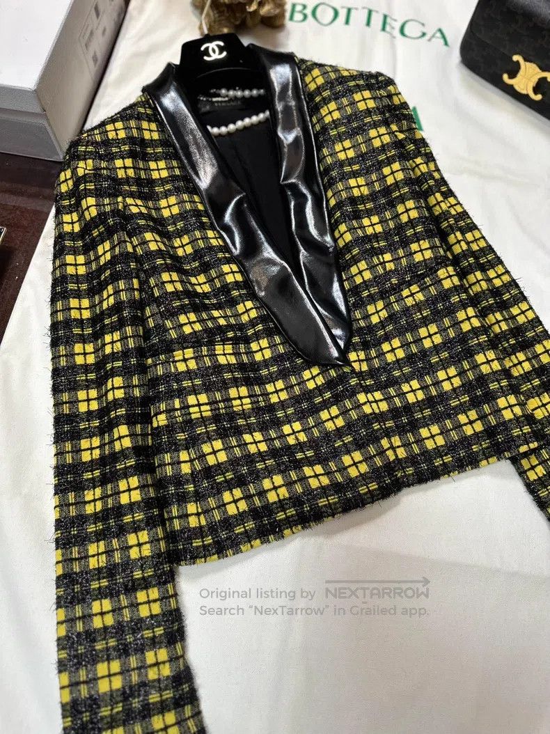 Versace Versace Gold buckle logo tweed small fragrant jacket Size XS / US 0-2 / IT 36-38 - 3 Thumbnail