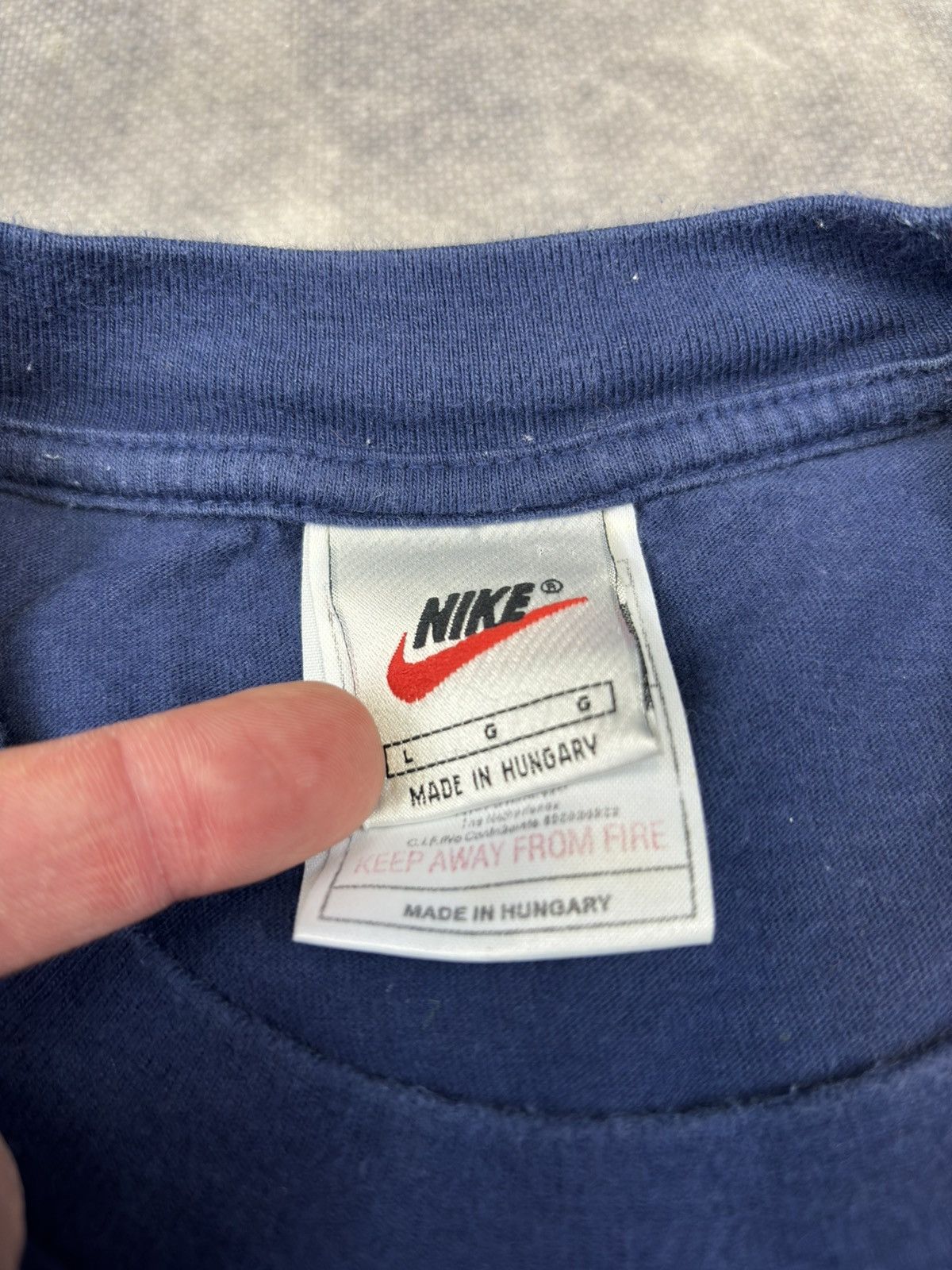 Nike × Vintage Vintage Y2K Nike Spellout Big Logo Faded T-Shirt Size US L / EU 52-54 / 3 - 5 Thumbnail