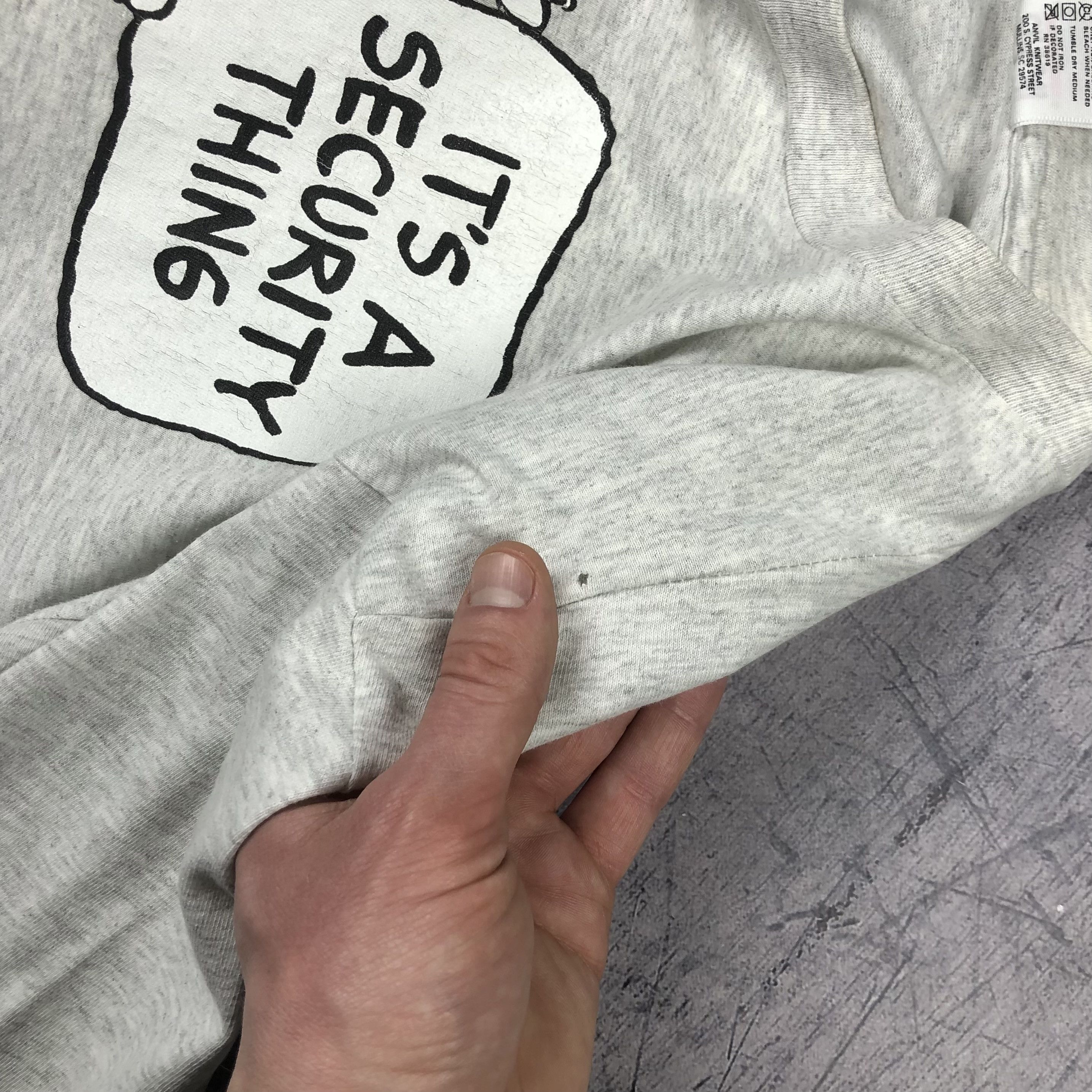 Peanuts 90s Peanuts Snoopy USA Security Thing Single Stitch Tee Size US XL / EU 56 / 4 - 15 Thumbnail