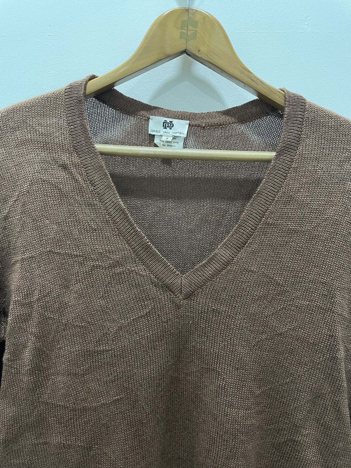 Dries Van Noten DRIES VAN NOTEN V NECK KNIT TOP Size US S / EU 44-46 / 1 - 5 Thumbnail