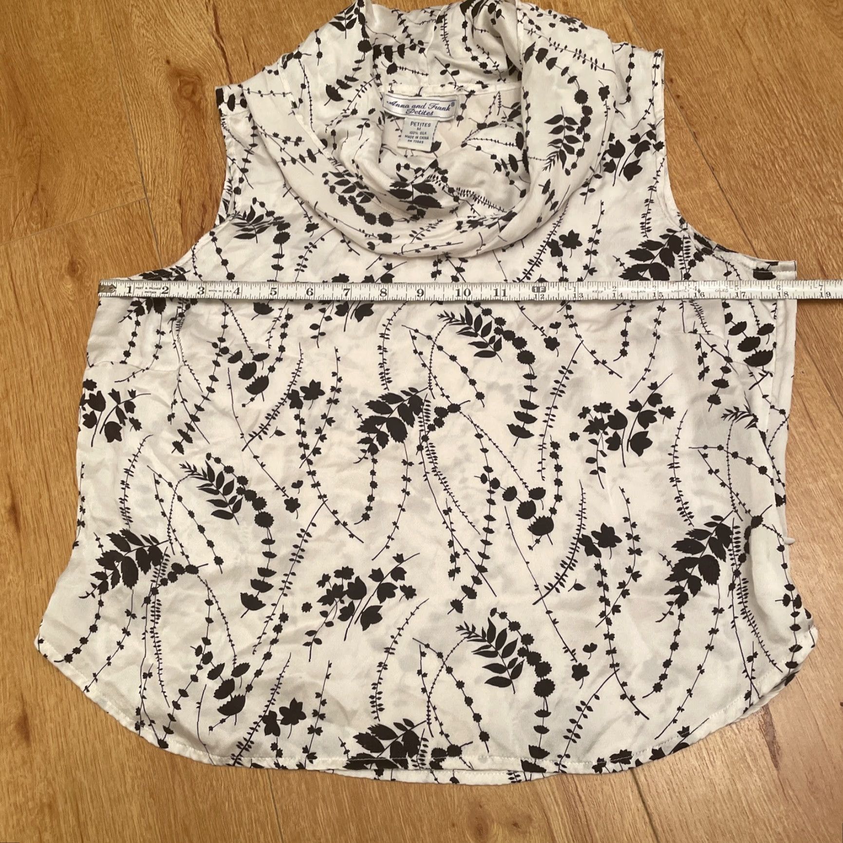 Vintage **Anna and Frank Silk Sleeveless Ivory Blouse Floral MP Romantic** User: Anna and Frank Silk Sleeveless Ivory Blouse Floral MP Romantic Size M / US 6-8 / IT 42-44 - 5 Thumbnail
