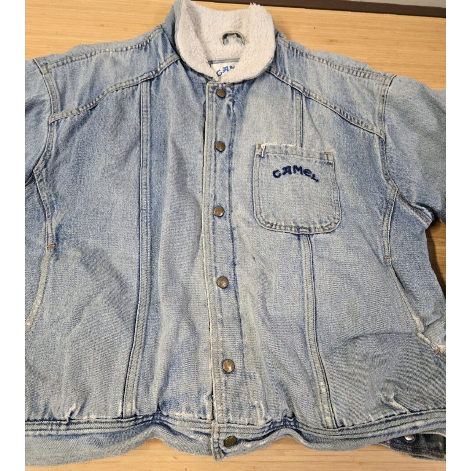 Camel VINTAGE Joe Camel Cigarettes Denim Sherpa Lined Jean Jacket Harley Patch XL Men Blue Denim Jacket Size US 36 / EU 52 - 3 Thumbnail
