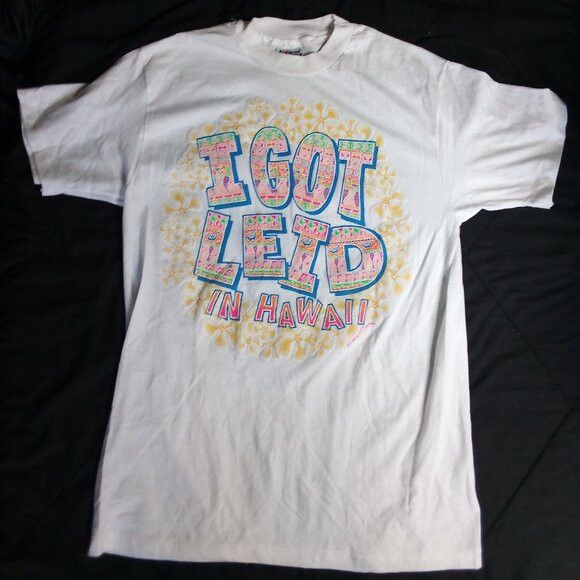 Hanes Vintage I Got Leid In Hawaii Pun Neon T-Shirt Size US M / EU 48-50 / 2 - 2 Thumbnail