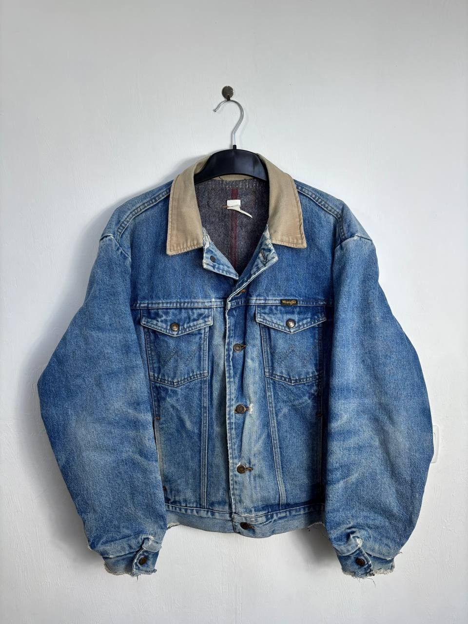 Wrangler 90's WRANGLER USA Wool Lined Distressed Denim Jacket Vintage Size US L / EU 52-54 / 3 - 1 Thumbnail