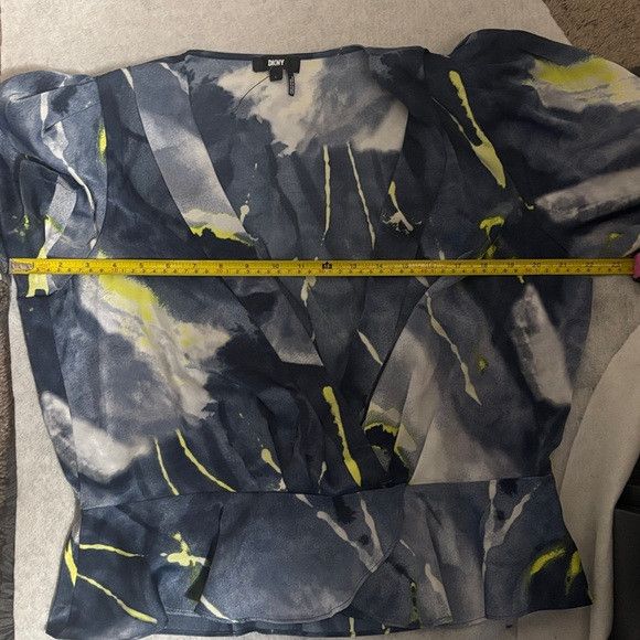 DKNY DKNY Navy Abstract V-Neck Peplum Top with Lime Accents L Size L / US 10 / IT 46 - 9 Thumbnail
