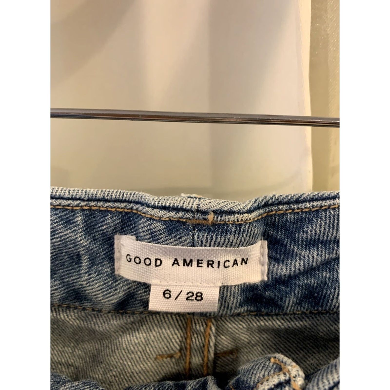 Good American Good American Good Classic Weekender Cropped Jeans 6/28 Blue High Rise 30" Waist 28" Inseam Distressed Stretch 5-Pocket Womens Size ONE SIZE - 2 Thumbnail