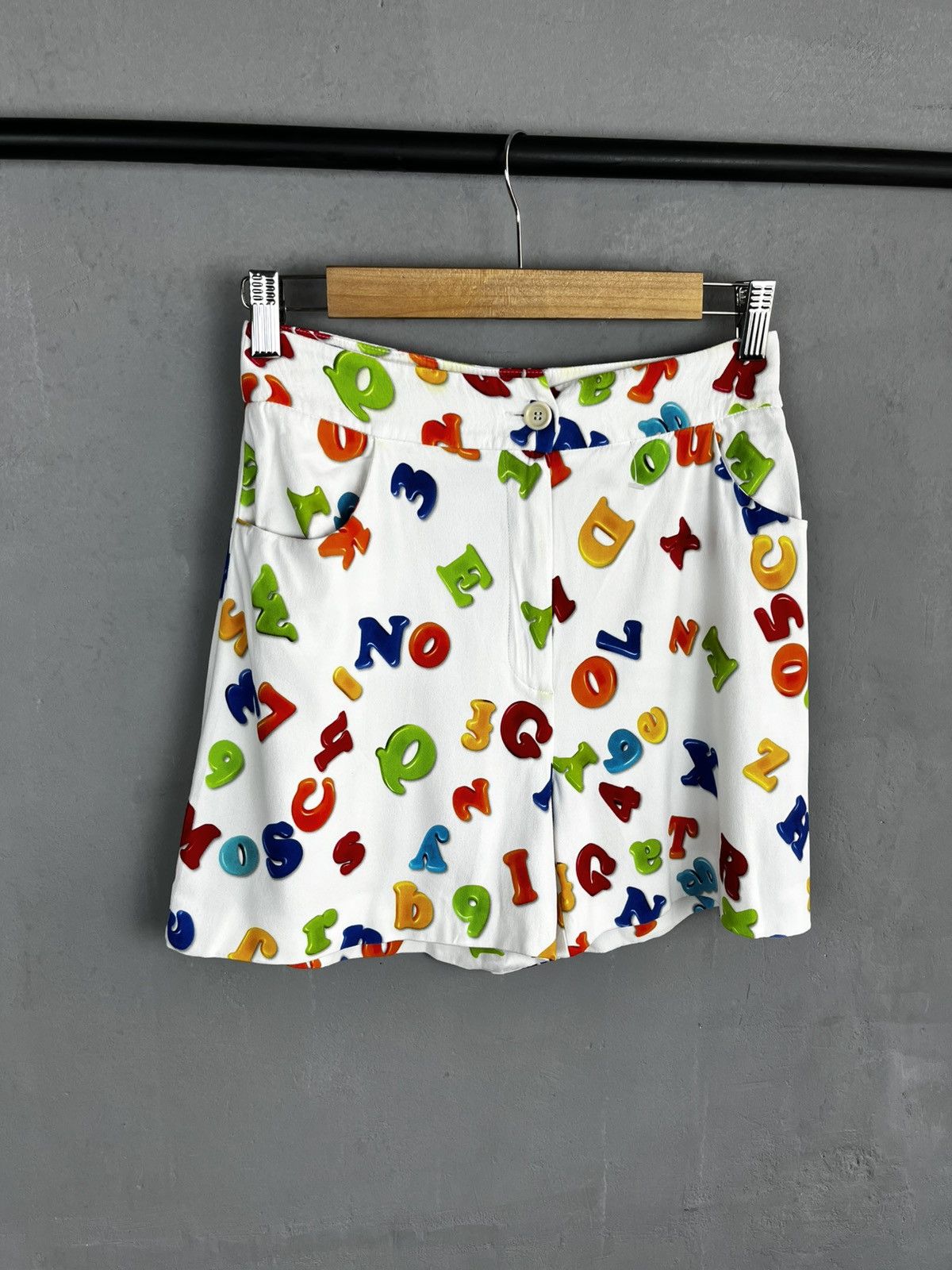 Moschino Moschino shorts Size 27" / US 4 / IT 40 - 1 Thumbnail