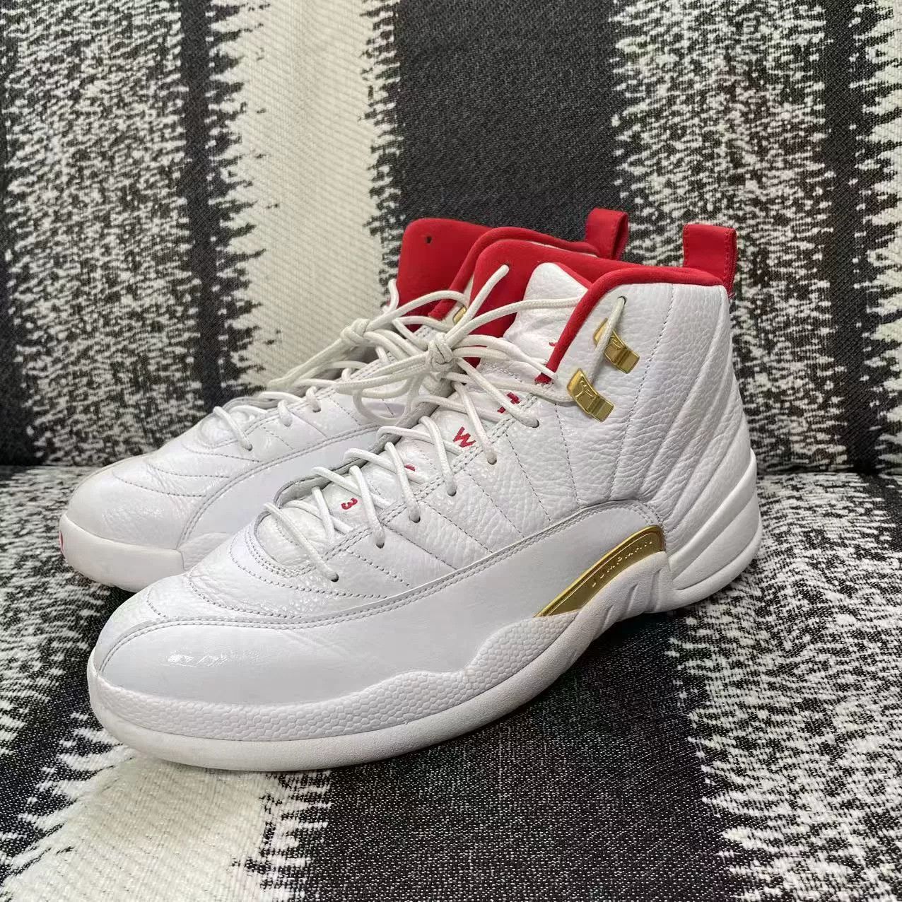 Jordan Brand Jordan Brand AIR JORDAN White Lowtop Sneakers 13 Men Size US 13 / EU 46 - 1 Thumbnail